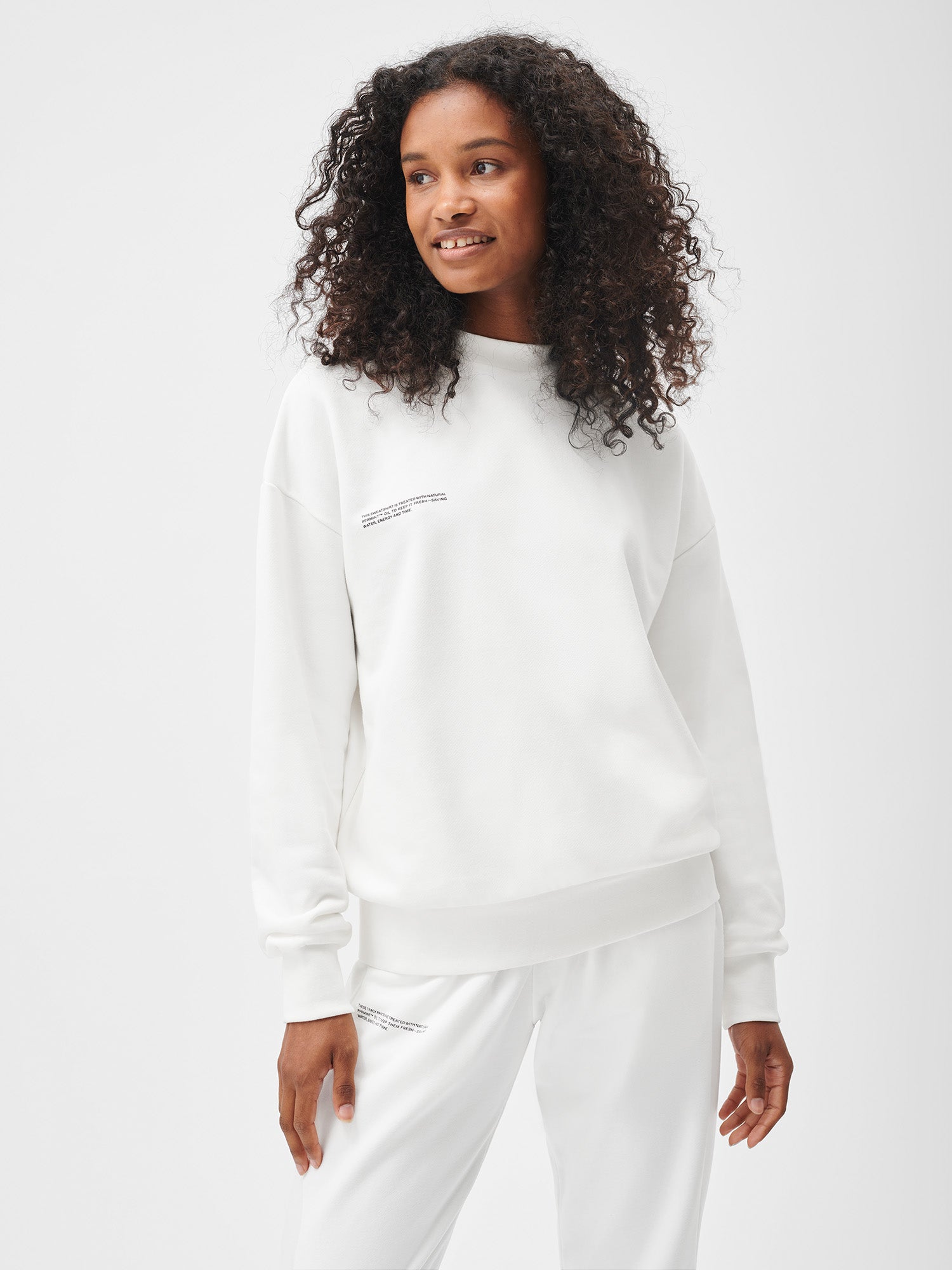 365-Sweatshirt-Off-White-Model-Female-1