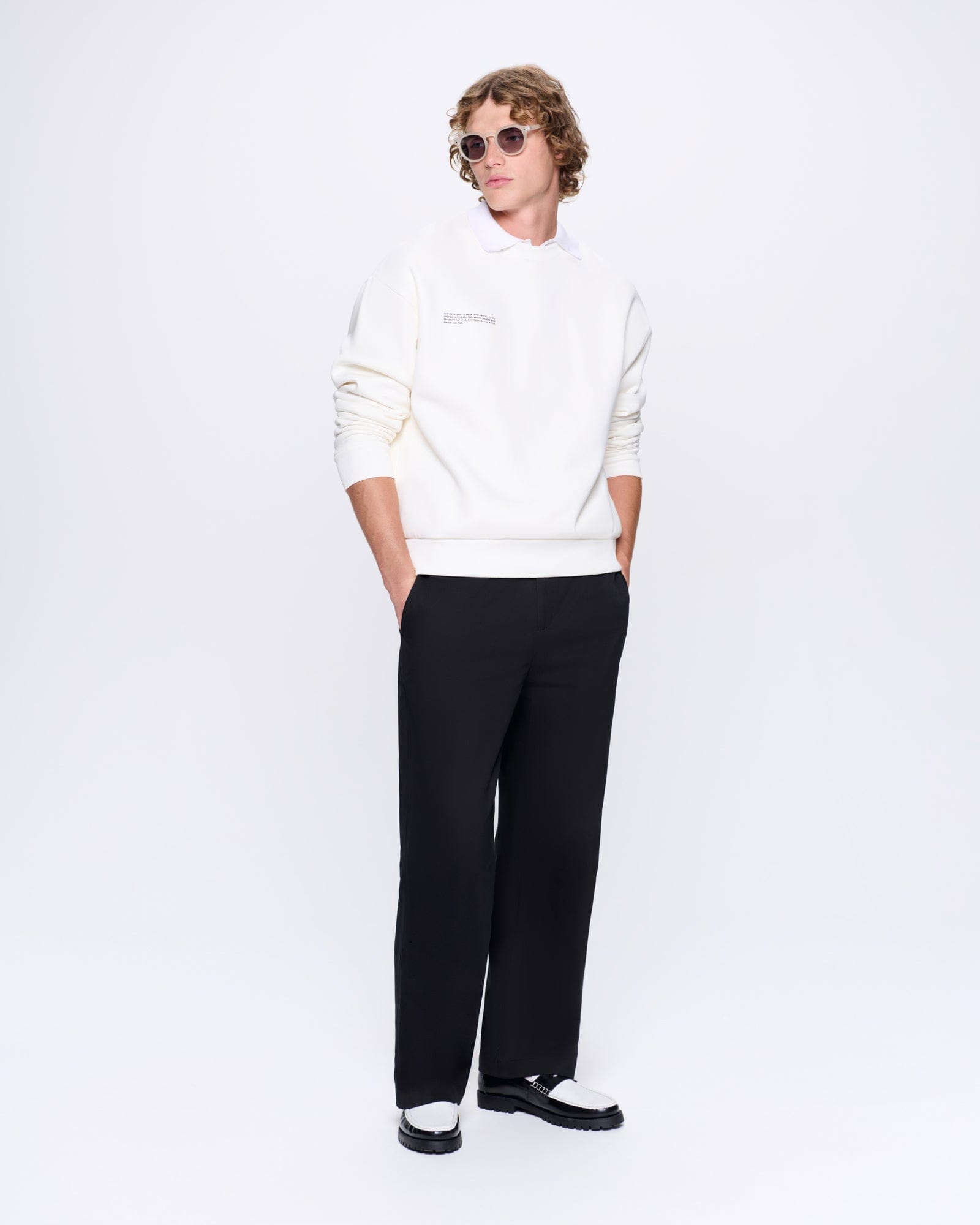 365_HEAVYWEIGHT_SWEATSHIRT_OFF_WHITE_MENS_LEAD-MODEL