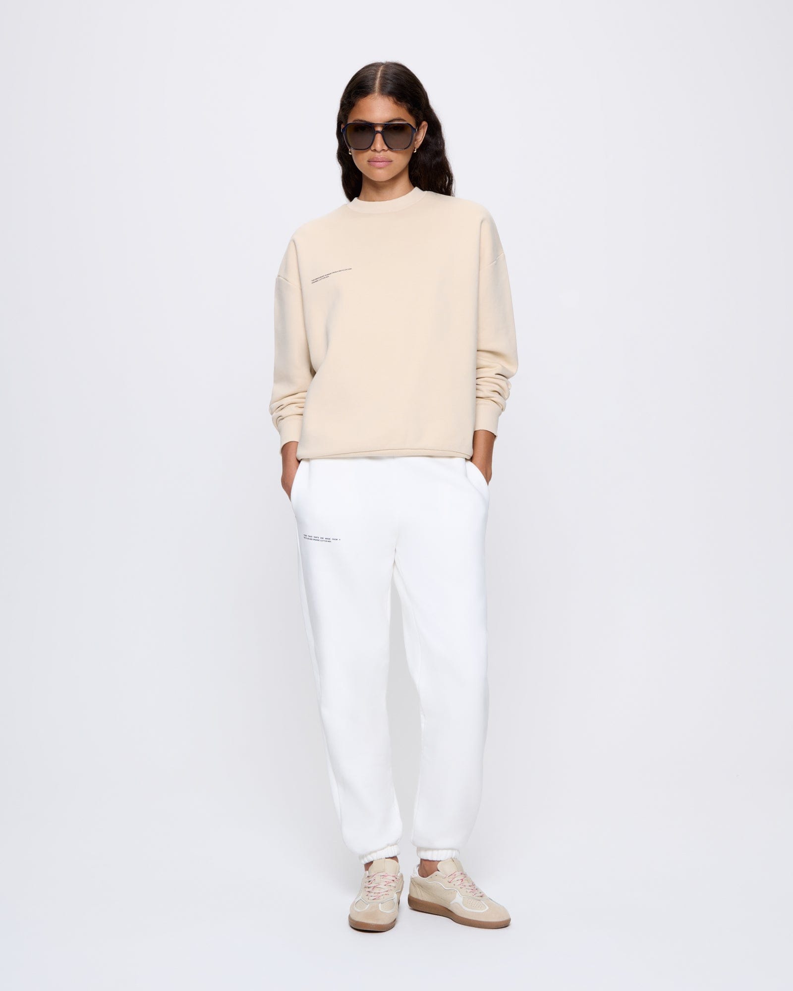 365_HEAVYWEIGHT_SWEATSHIRT_SAND_WOMENS_LEAD-MODEL