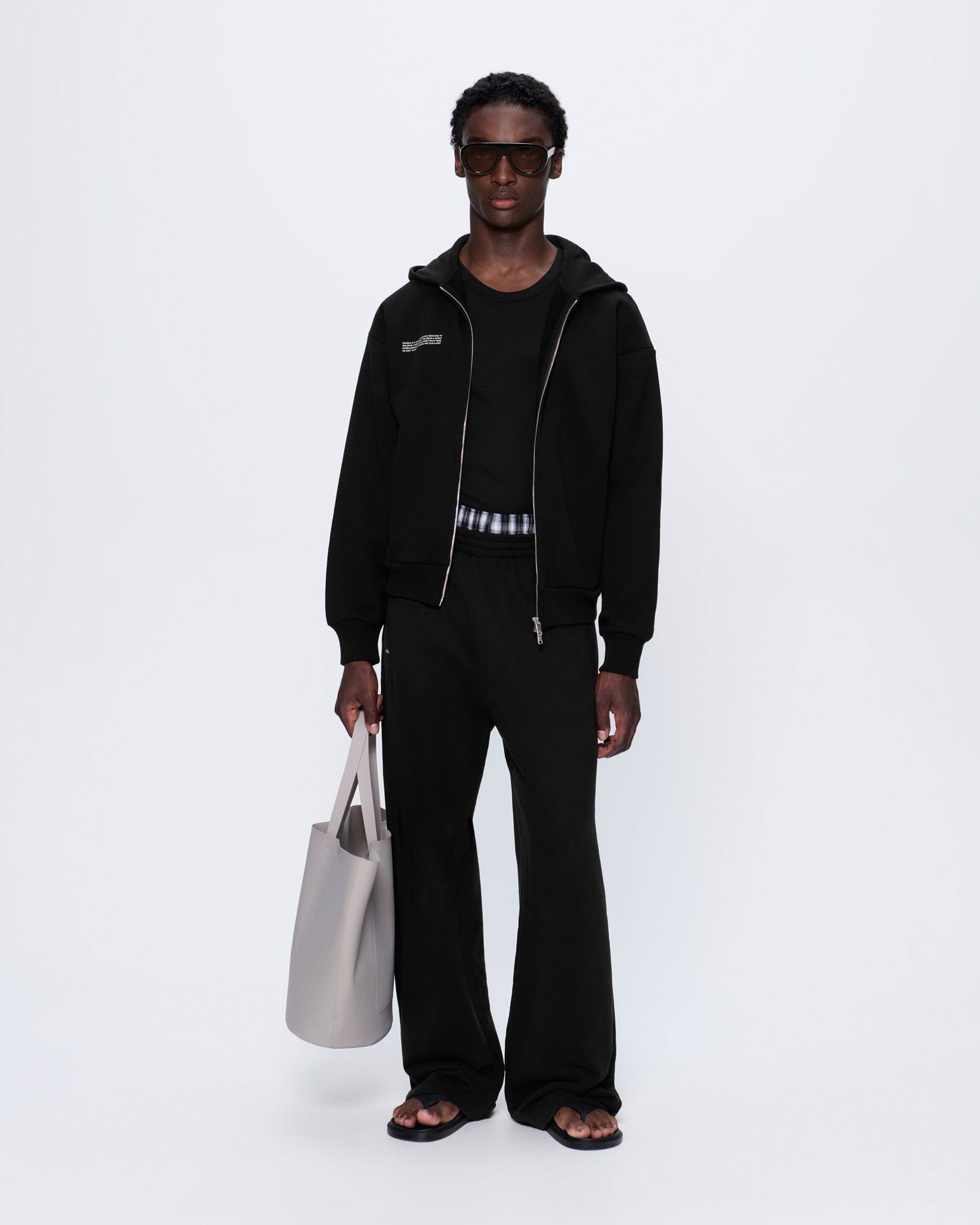 365_HEAVYWEIGHT_ZIP_UP_HOODIE_BLACK_MENS_LEAD_Retouched