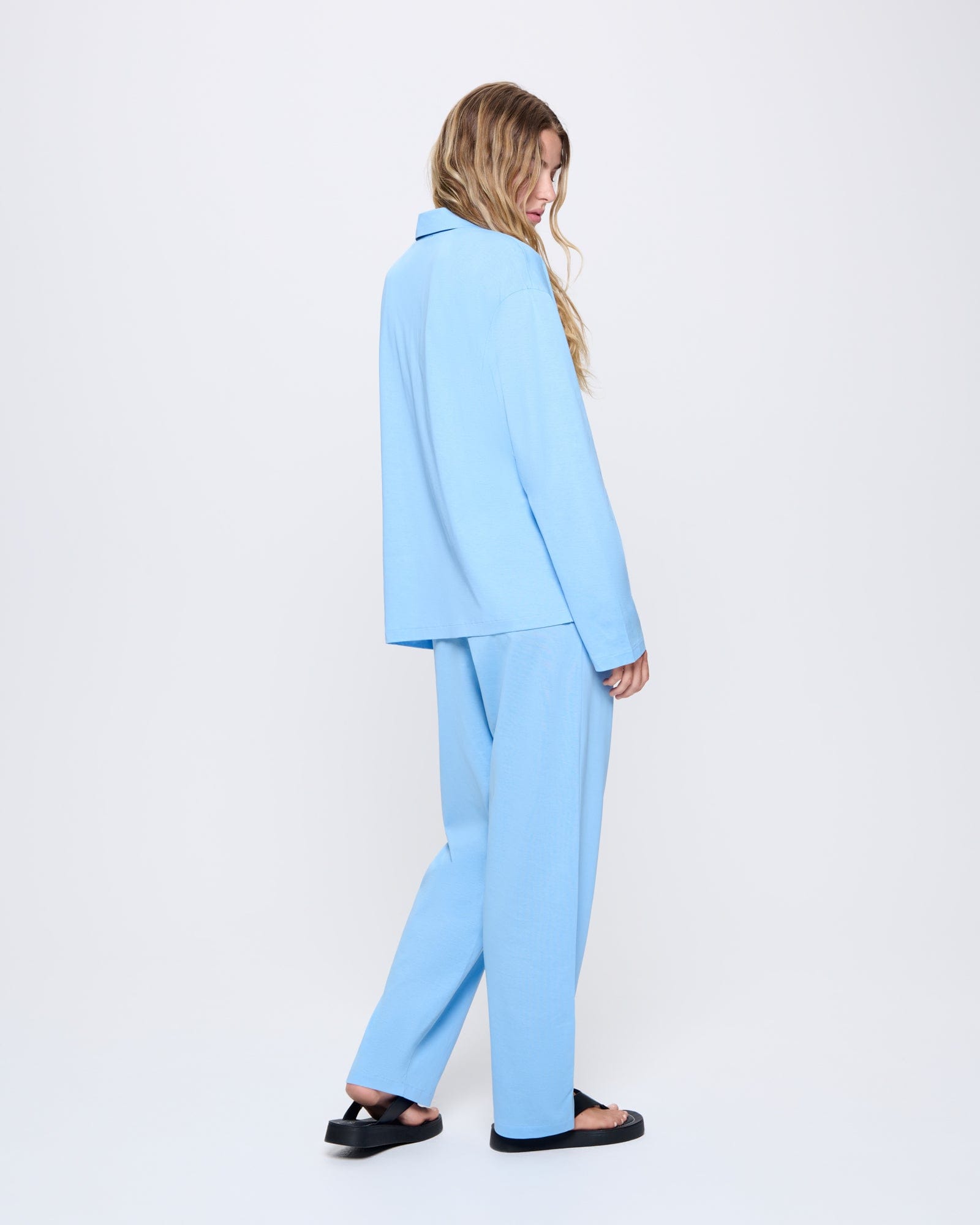 365_LIGHTWEIGHT_LONG-PYJAMA-SET_LAKE-BLUE_WOMENS_BACK