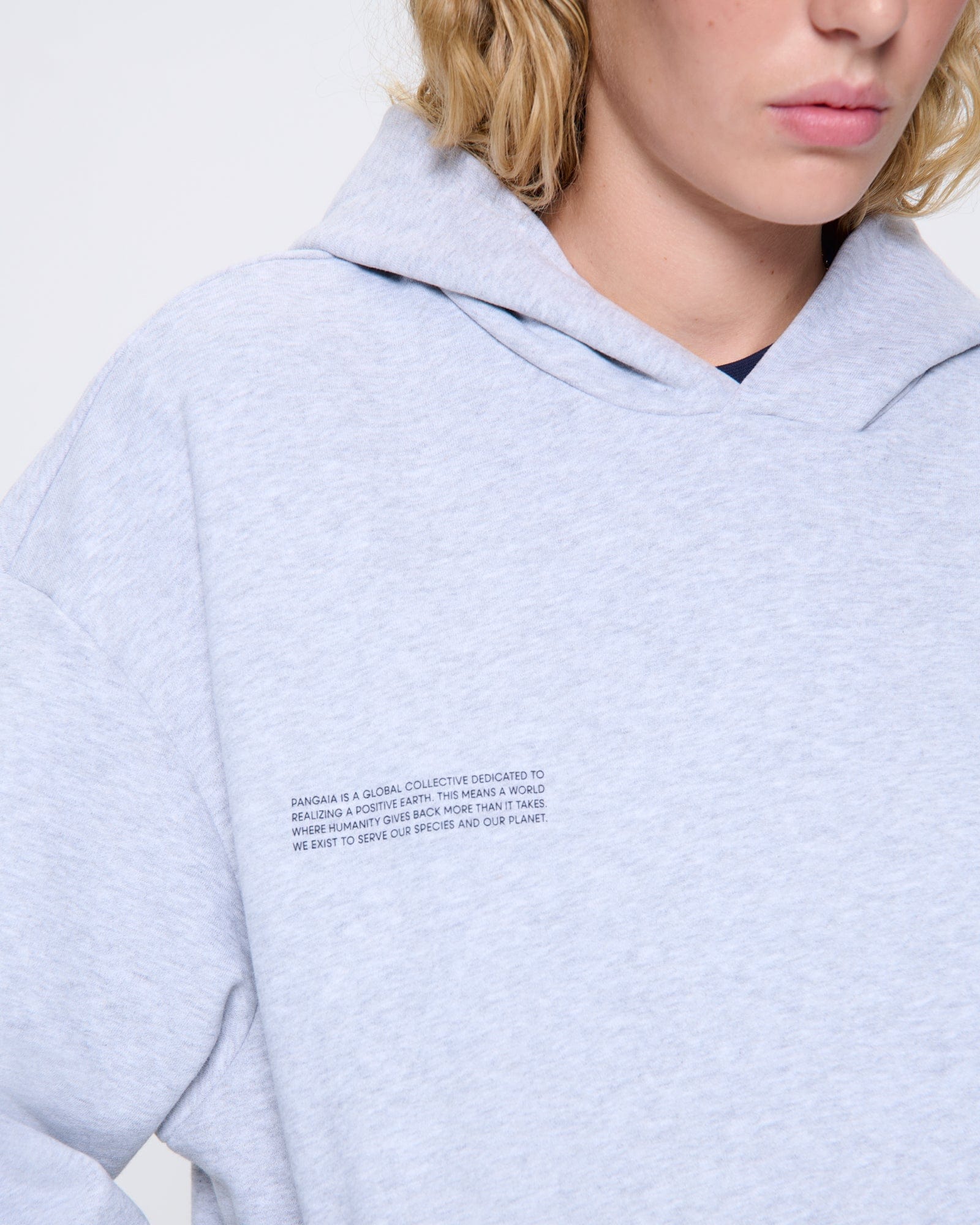 365_MIDWEIGHT_HOODIE_GREY-MARL_WOMENS_DETAIL-MODEL