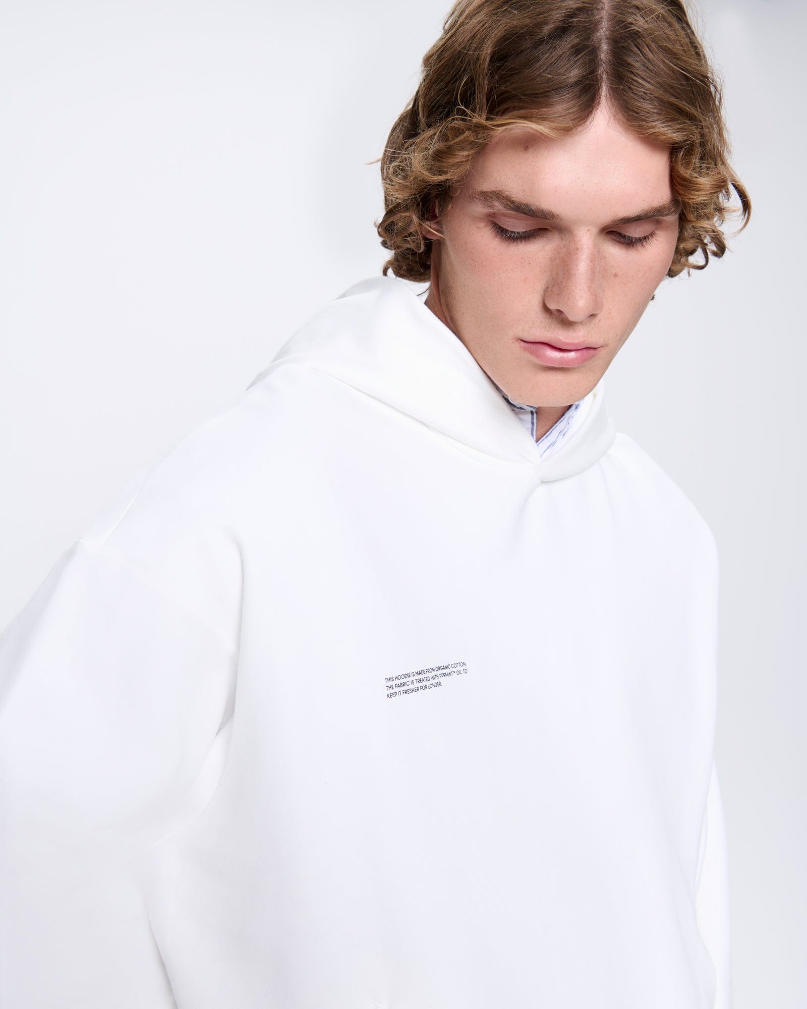 365_MIDWEIGHT_HOODIE_OFF_WHITE_MENS_DETAIL