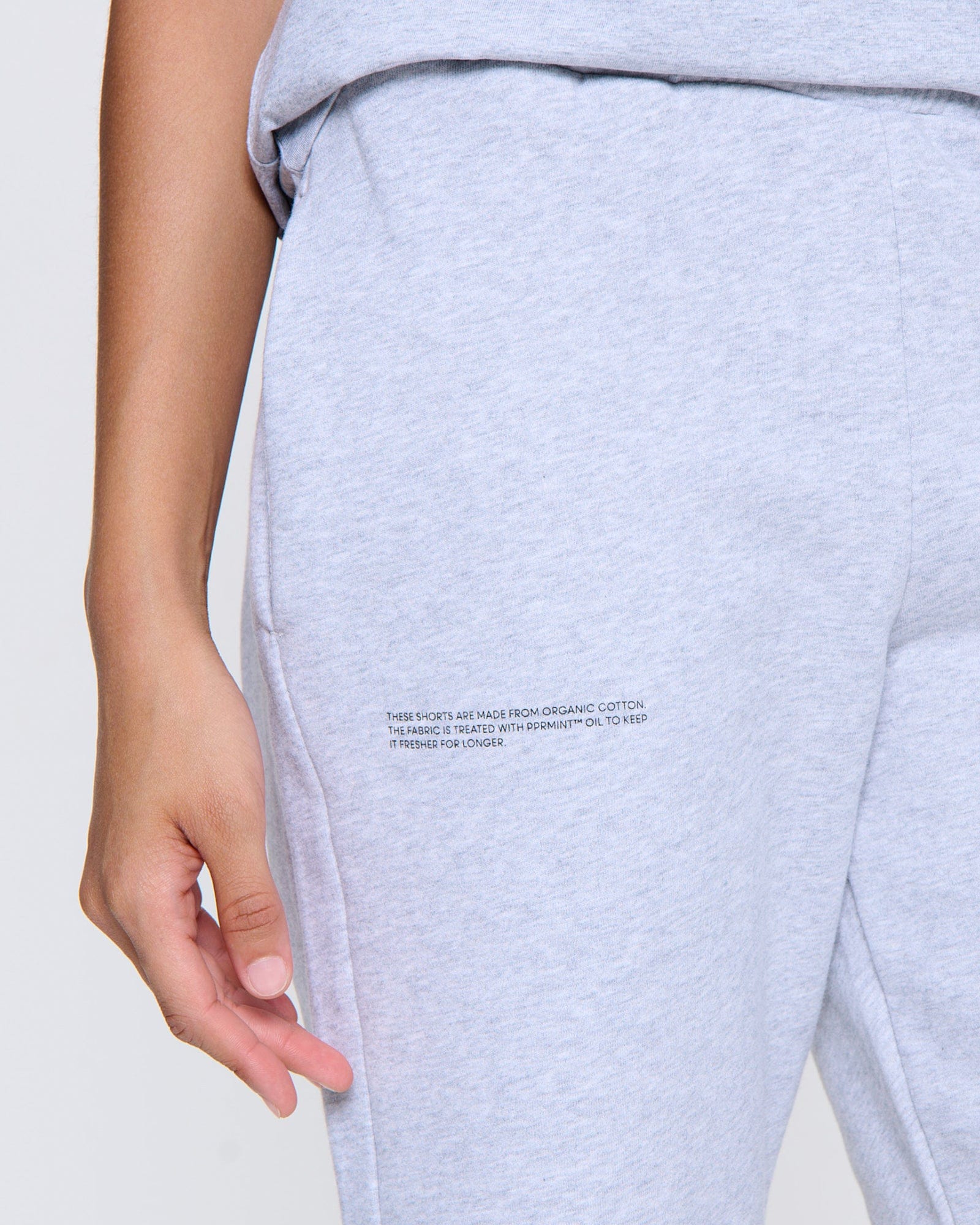 365_MIDWEIGHT_LONG-SHORTS_GREY-MARL_WOMENS_DETAIL-MODEL