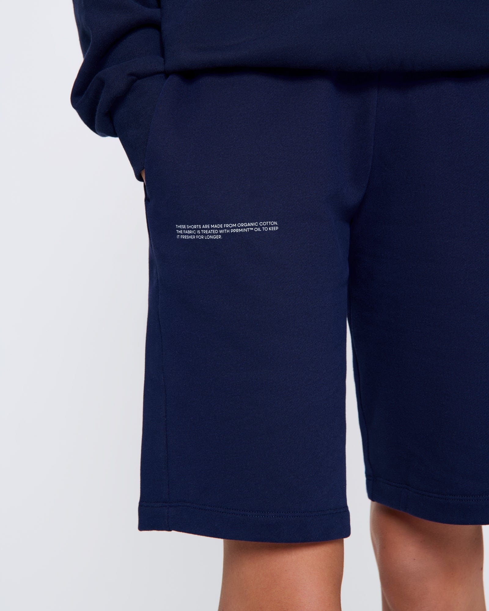 365_MIDWEIGHT_LONG-SHORTS_NAVY_WOMENS_DETAIL