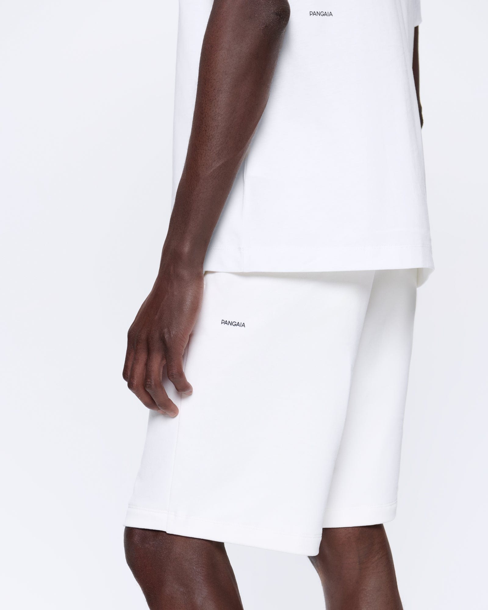 365_MIDWEIGHT_LONG_SHORTS_OFF_WHITE_MENS_DETAIL