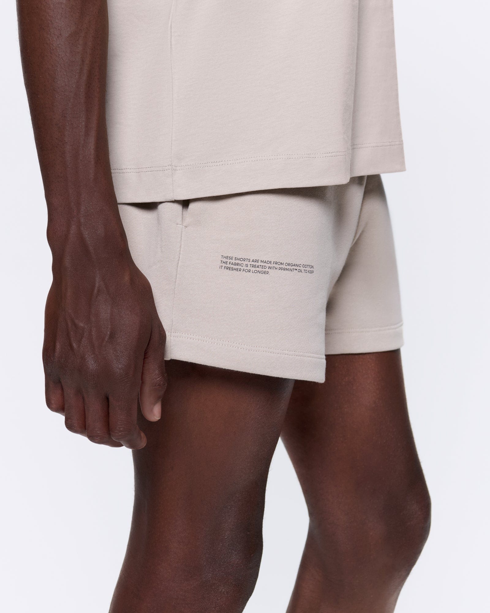 365_MIDWEIGHT_SHORTS_STONE_MENS_DETAIL
