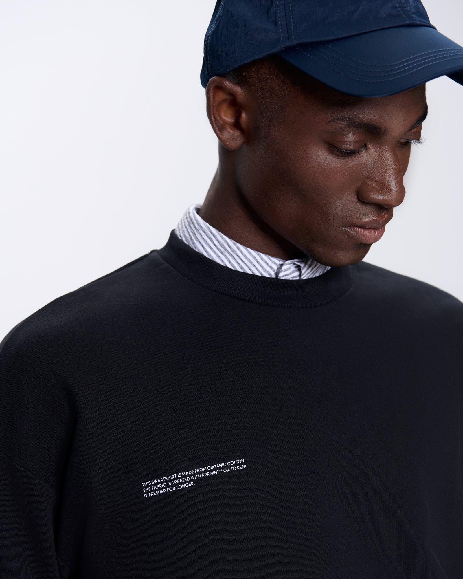 365_MIDWEIGHT_SWEATSHIRT_BLACK_MENS_DETAIL