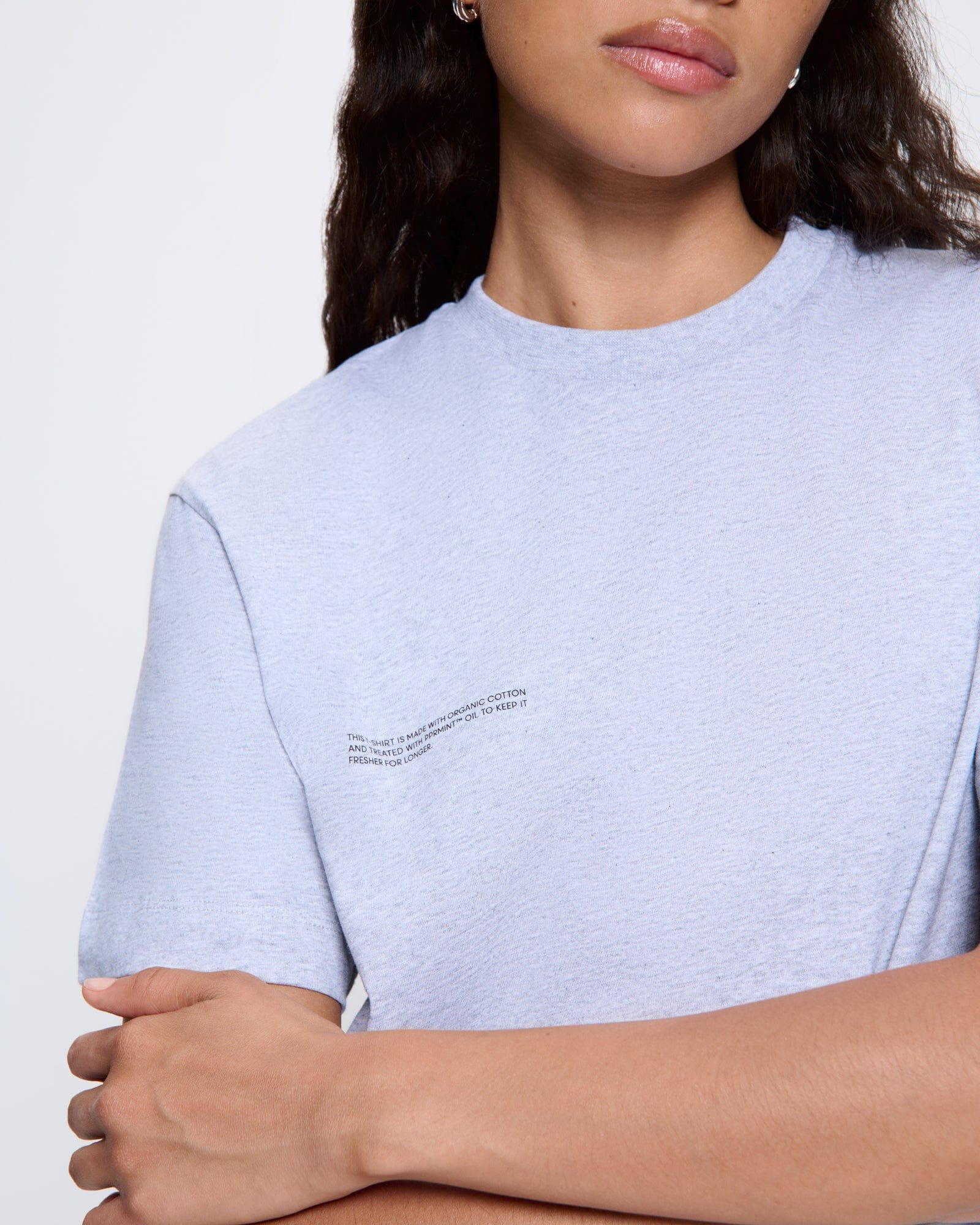 365_MIDWEIGHT_T-SHIRT_GREY-MARL_WOMENS_DETAIL-MODEL