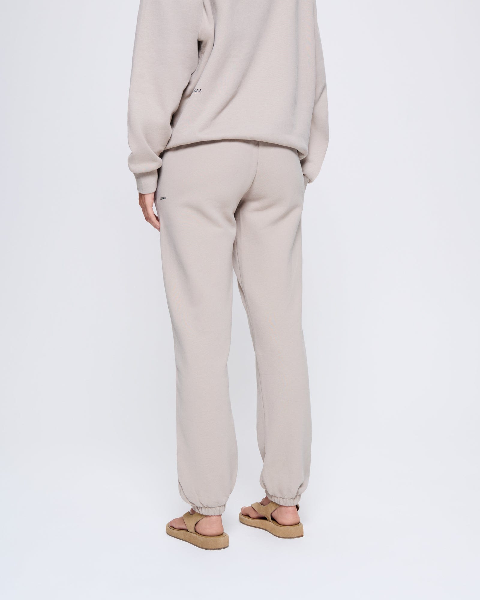 365_MIDWEIGHT_TRACKPANTS_STONE_WOMENS_BACK_445a5235-d1a2-40f2-9f15-44f060e55a16-MODEL