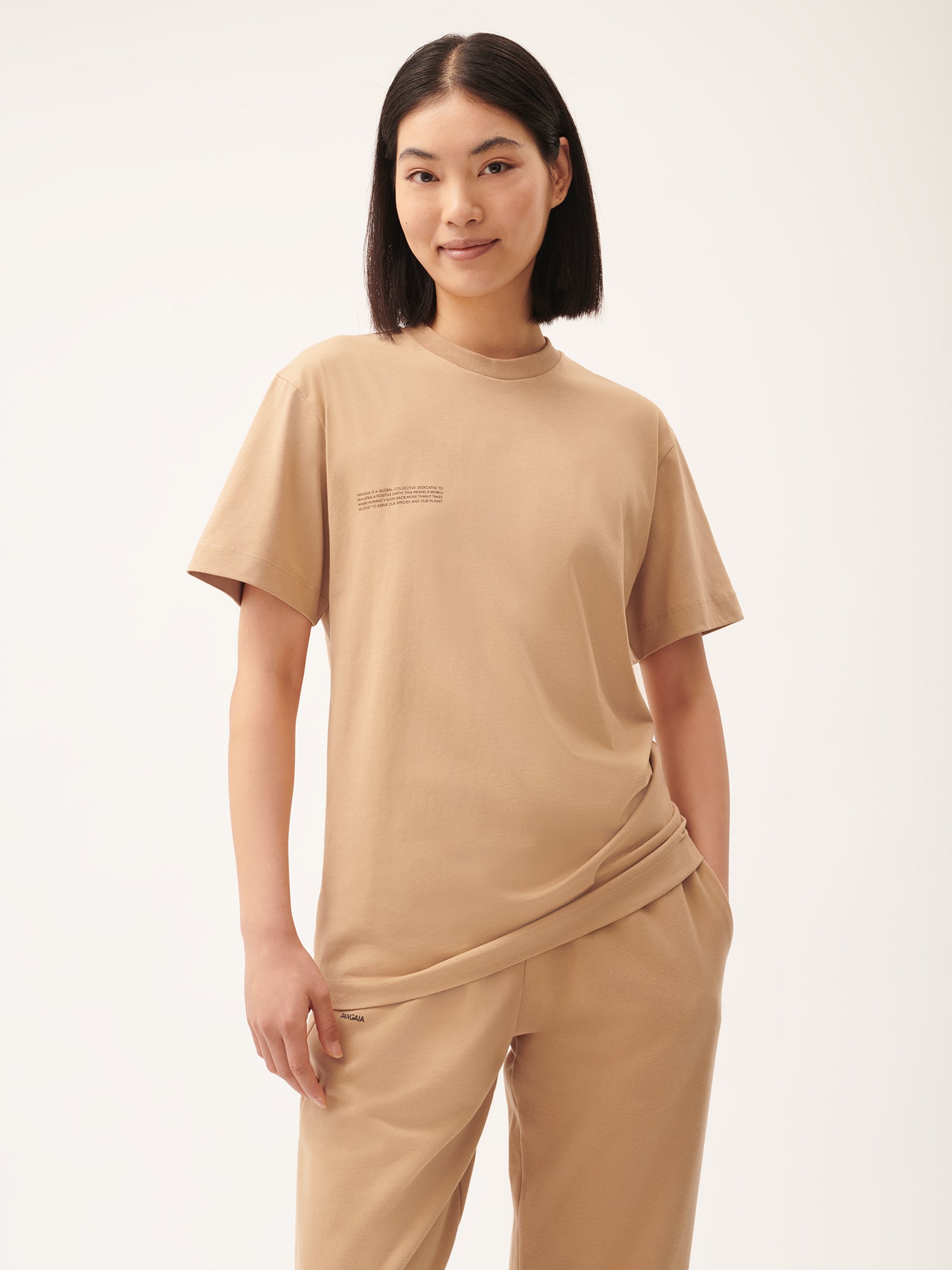 365_Midweight_T-shirt_Desert_Camel_female-2