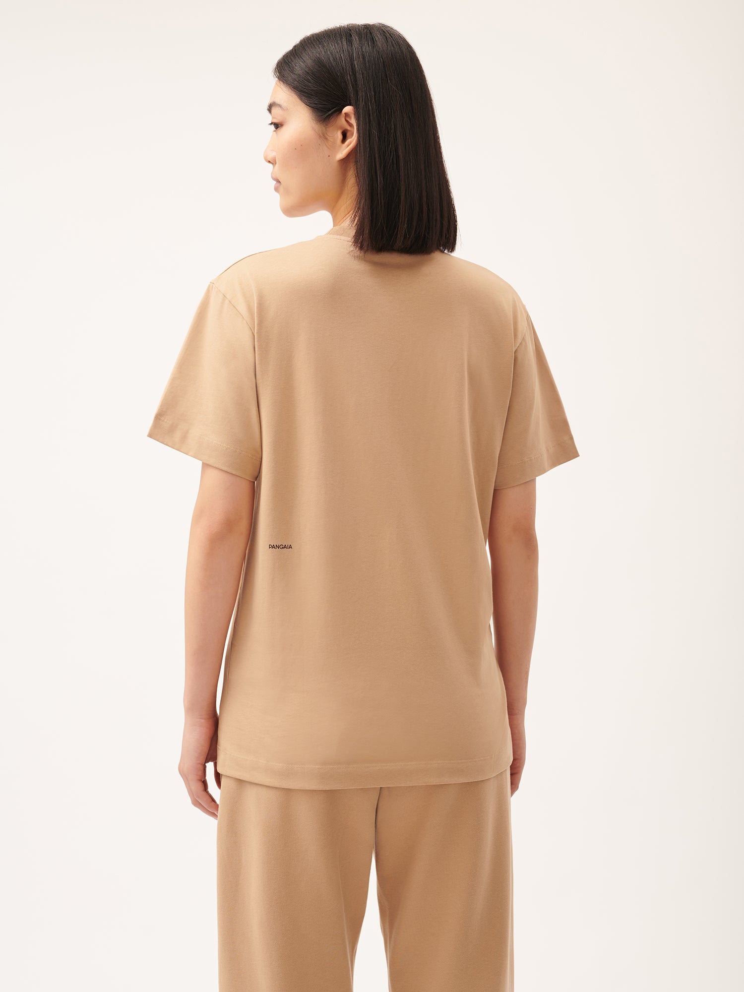 365_Midweight_T-shirt_Desert_Camel-female-6