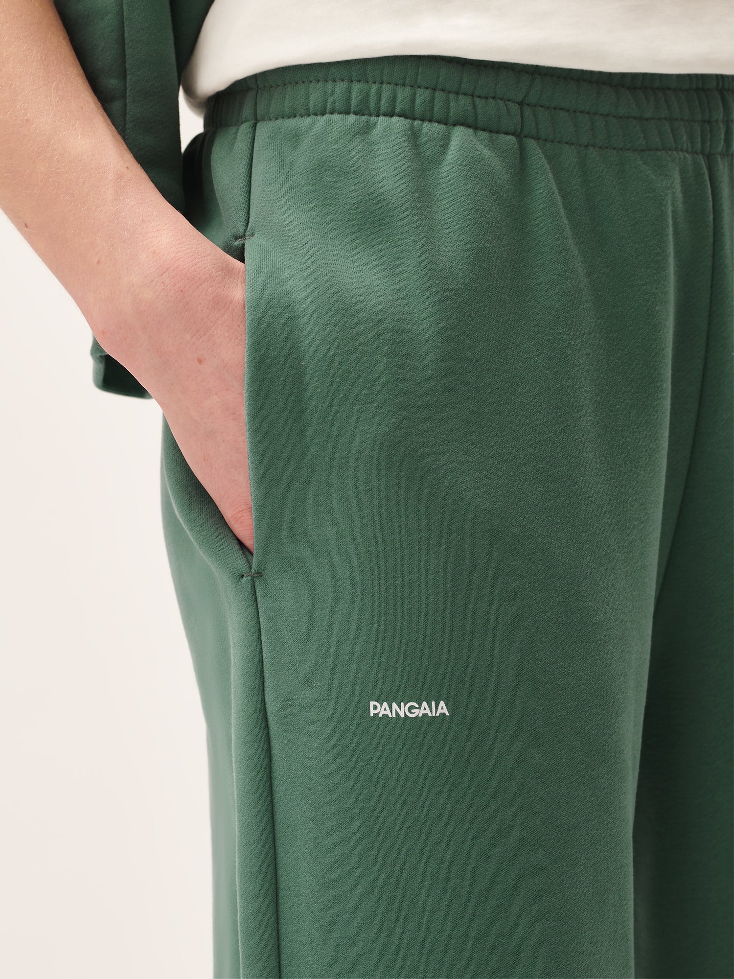 365_TrackPants_Forest_Green_female-3