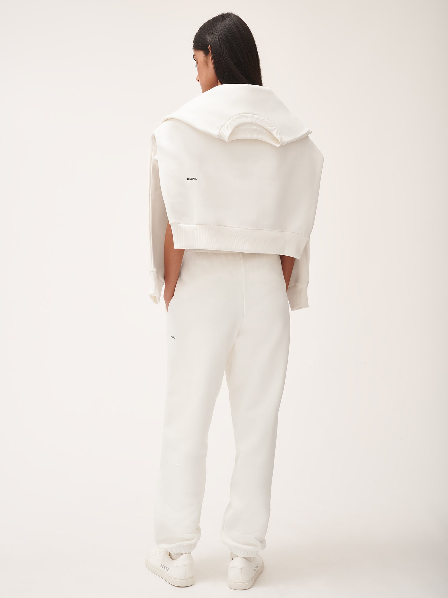 365_Trackpants_Off_white_female-2