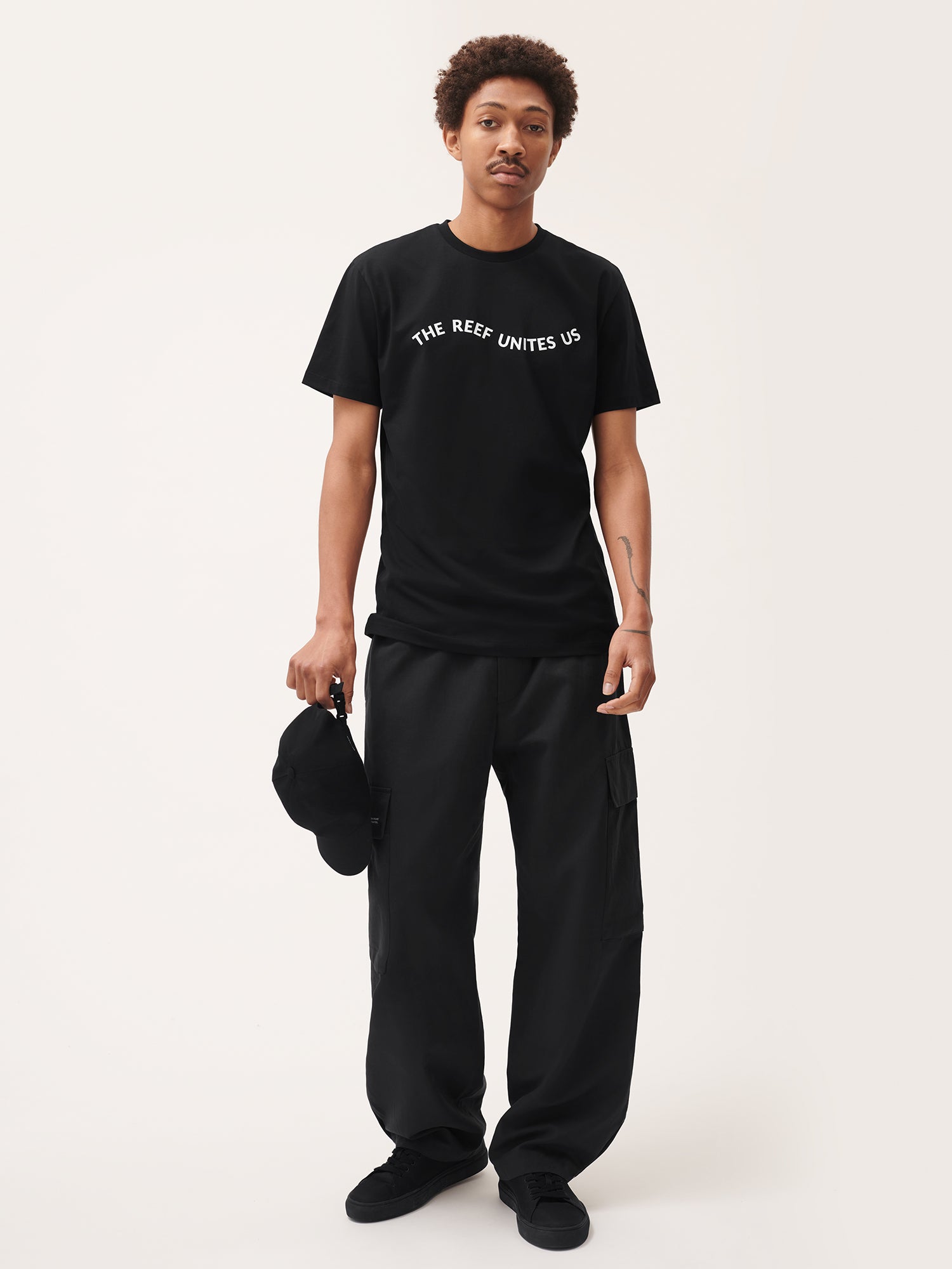 Coral_Gardeners_Midweight_T-Shirt_Black_male-3