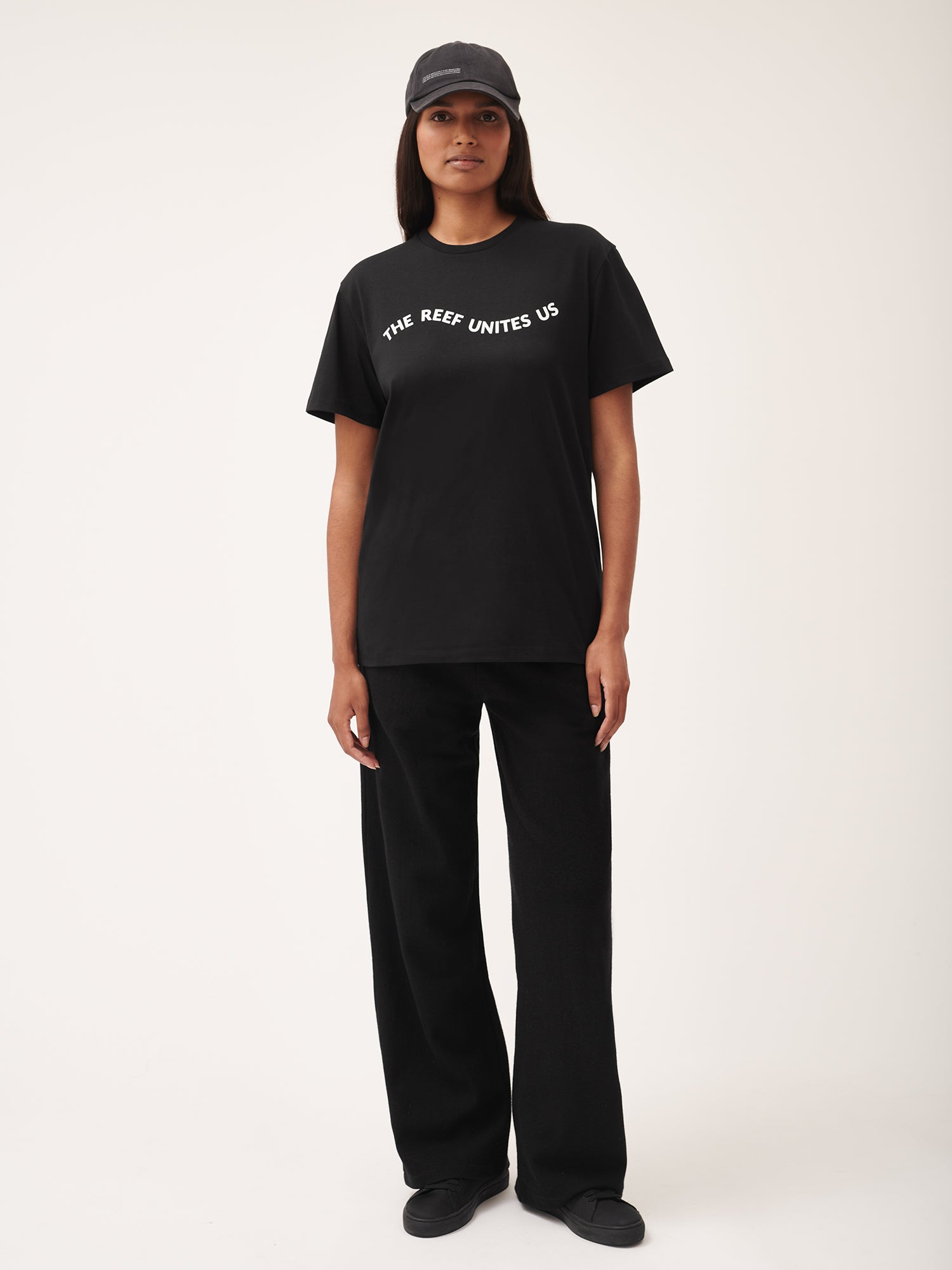 Coral_Gardeners_Midweight_T-Shirt_Black_female-3