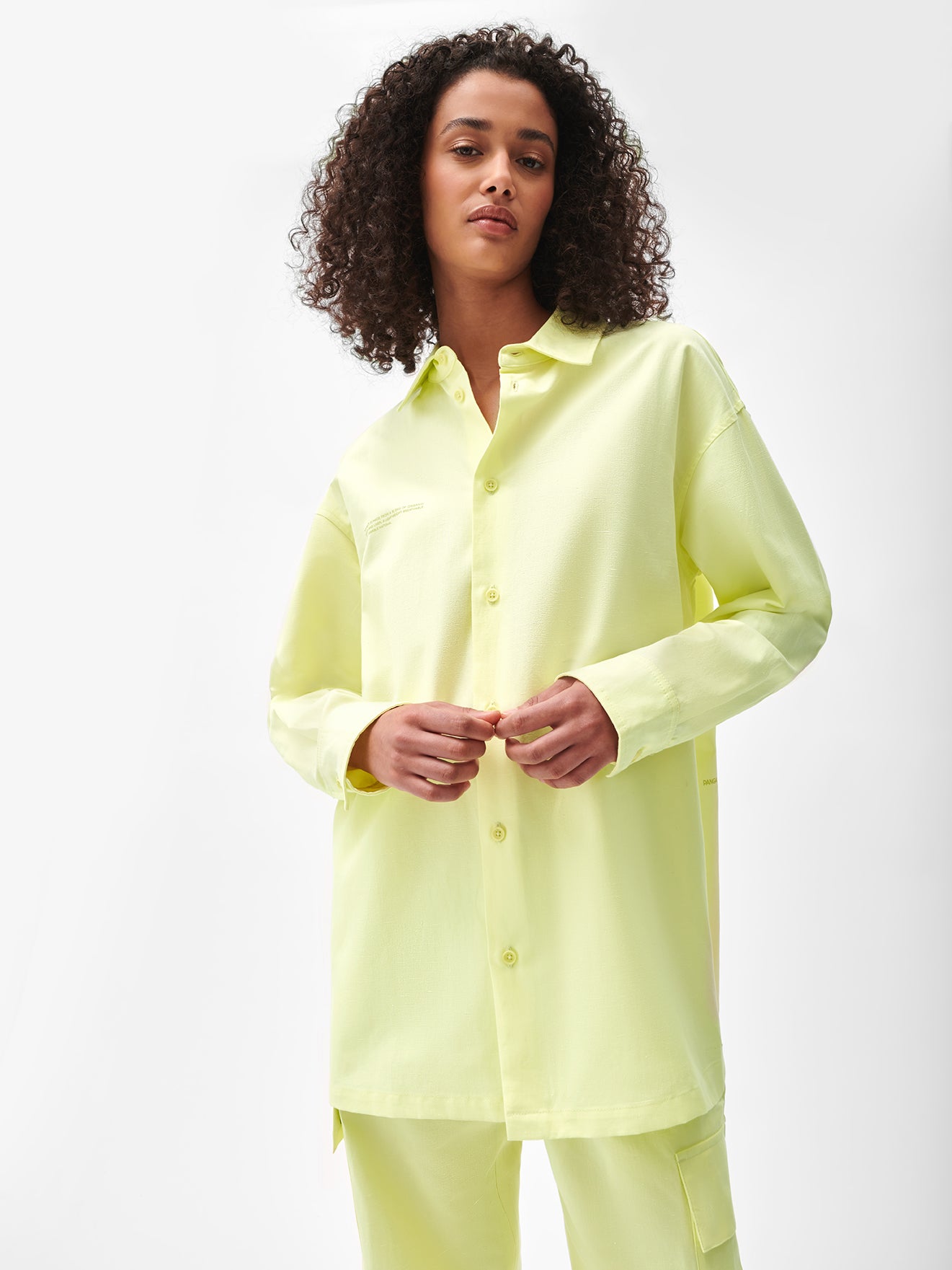 Cotton-Linen-Overshirt-Andes-Green-Model-Female-4