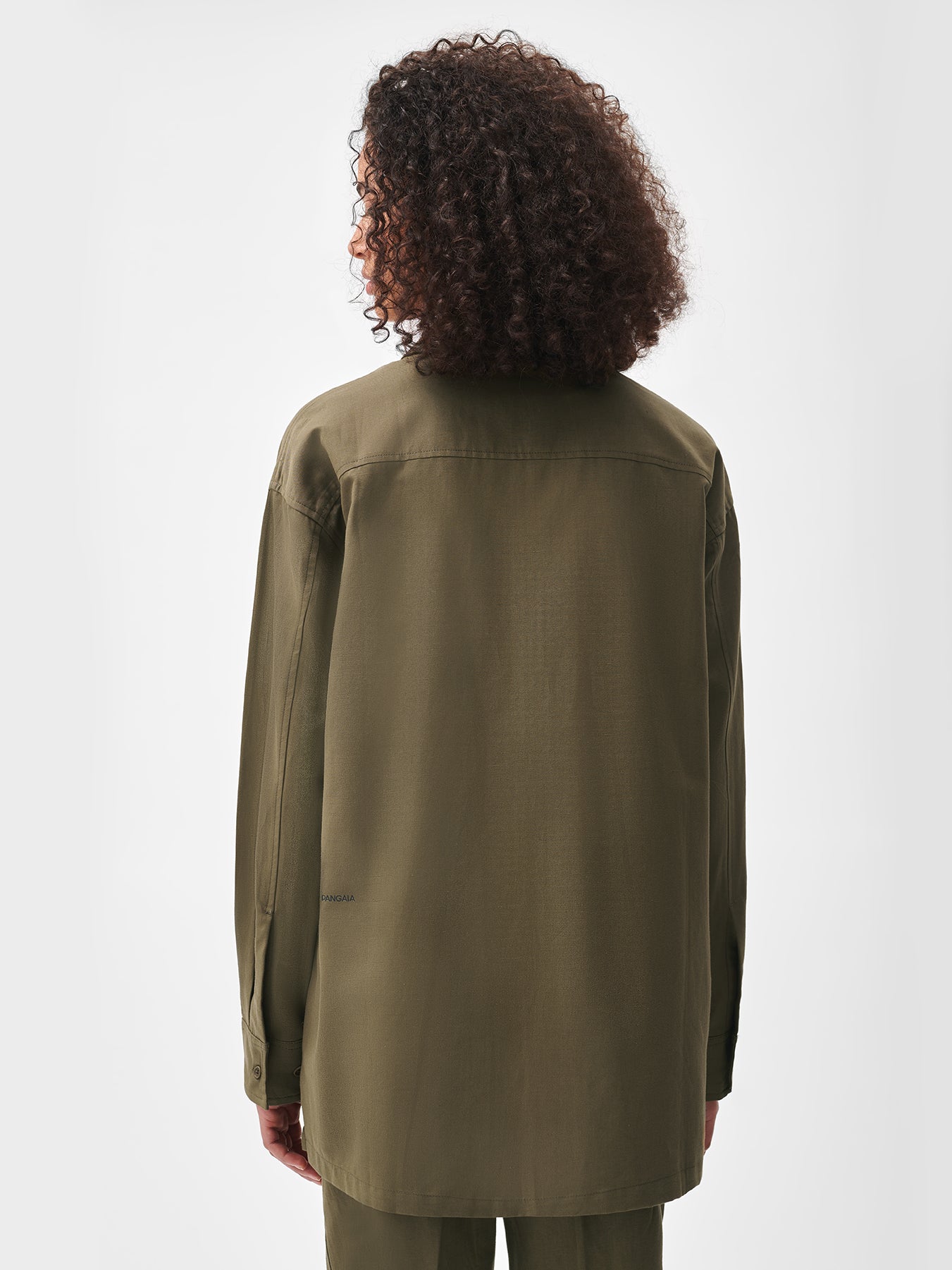 Cotton-Linen-Overshirt-Soil-Brown-Model-Female-2