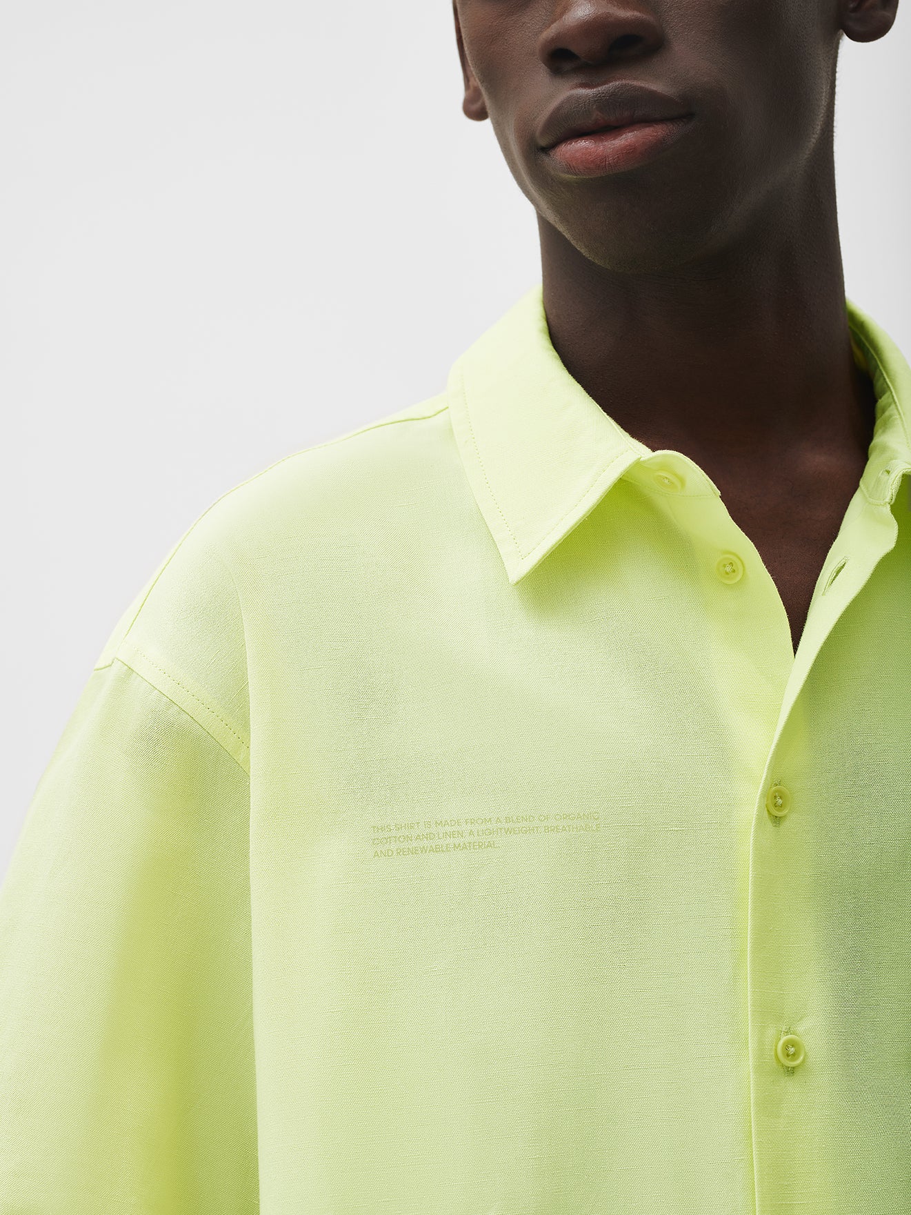 Cotton-Linen-Short-Sleeve-Shirt-Andes-Green-Model-Male-3