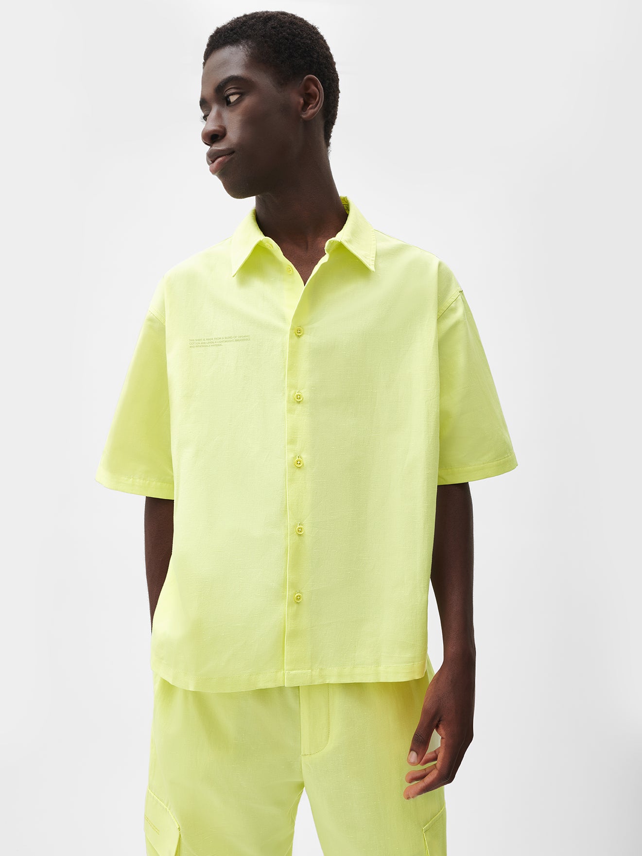 Cotton-Linen-Short-Sleeve-Shirt-Andes-Green-Model-Male-4