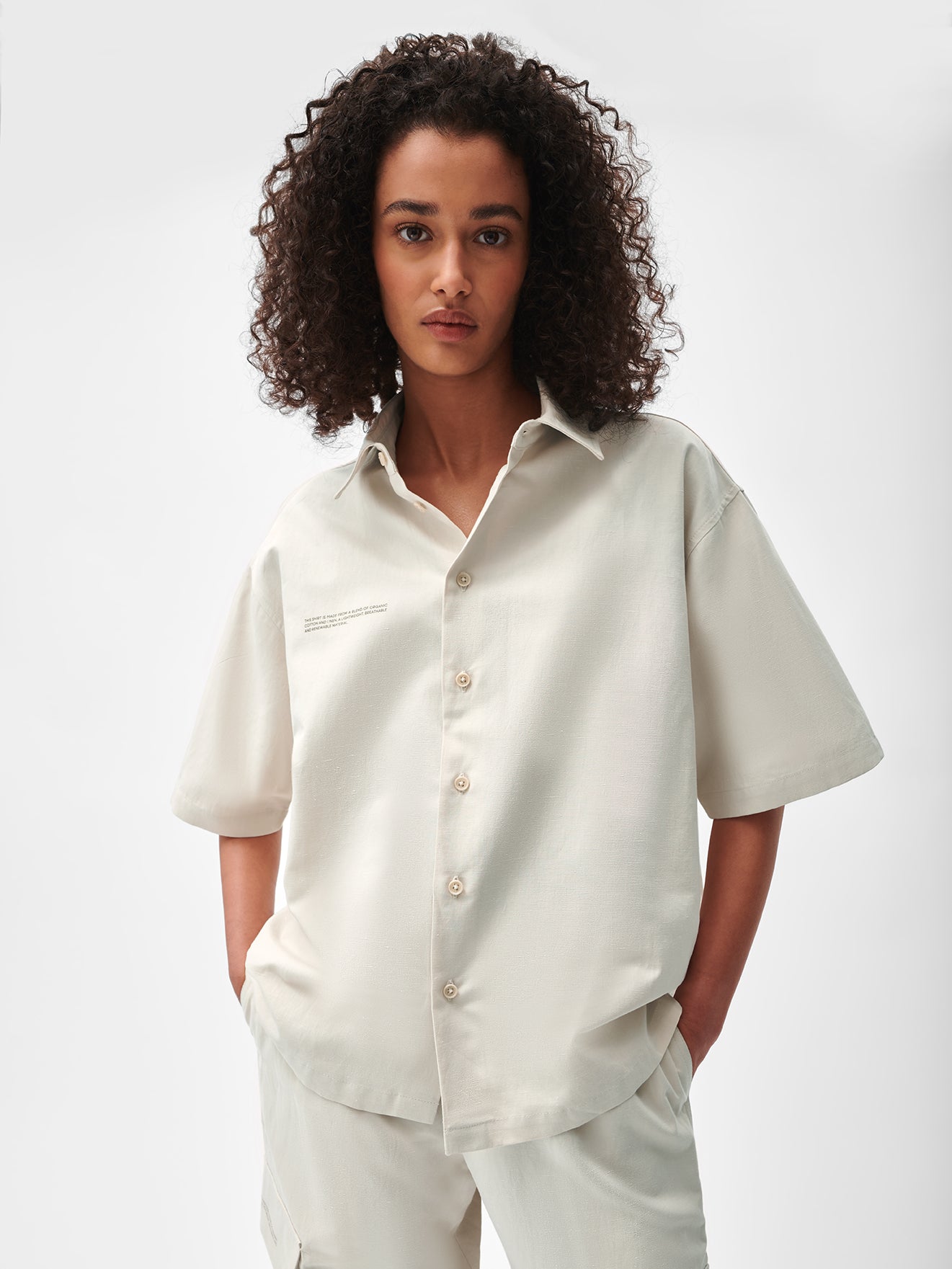 Cotton-Linen-Short-Sleeve-Shirt-Limestone-Model-Female-2