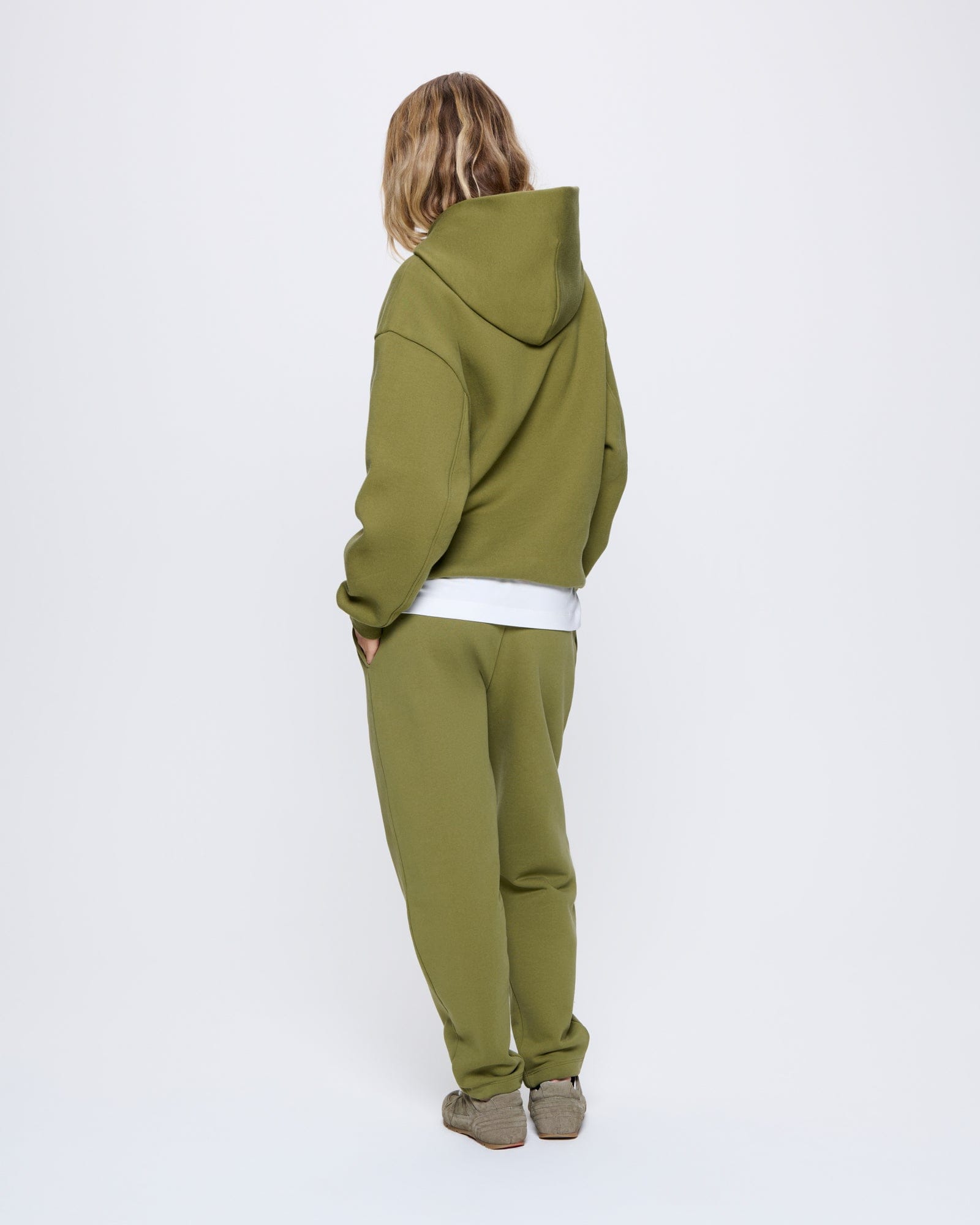 DNA_BARREL-LEG_TRACK-PANTS_HIGHLAND_GREEN_WOMENS_BACK