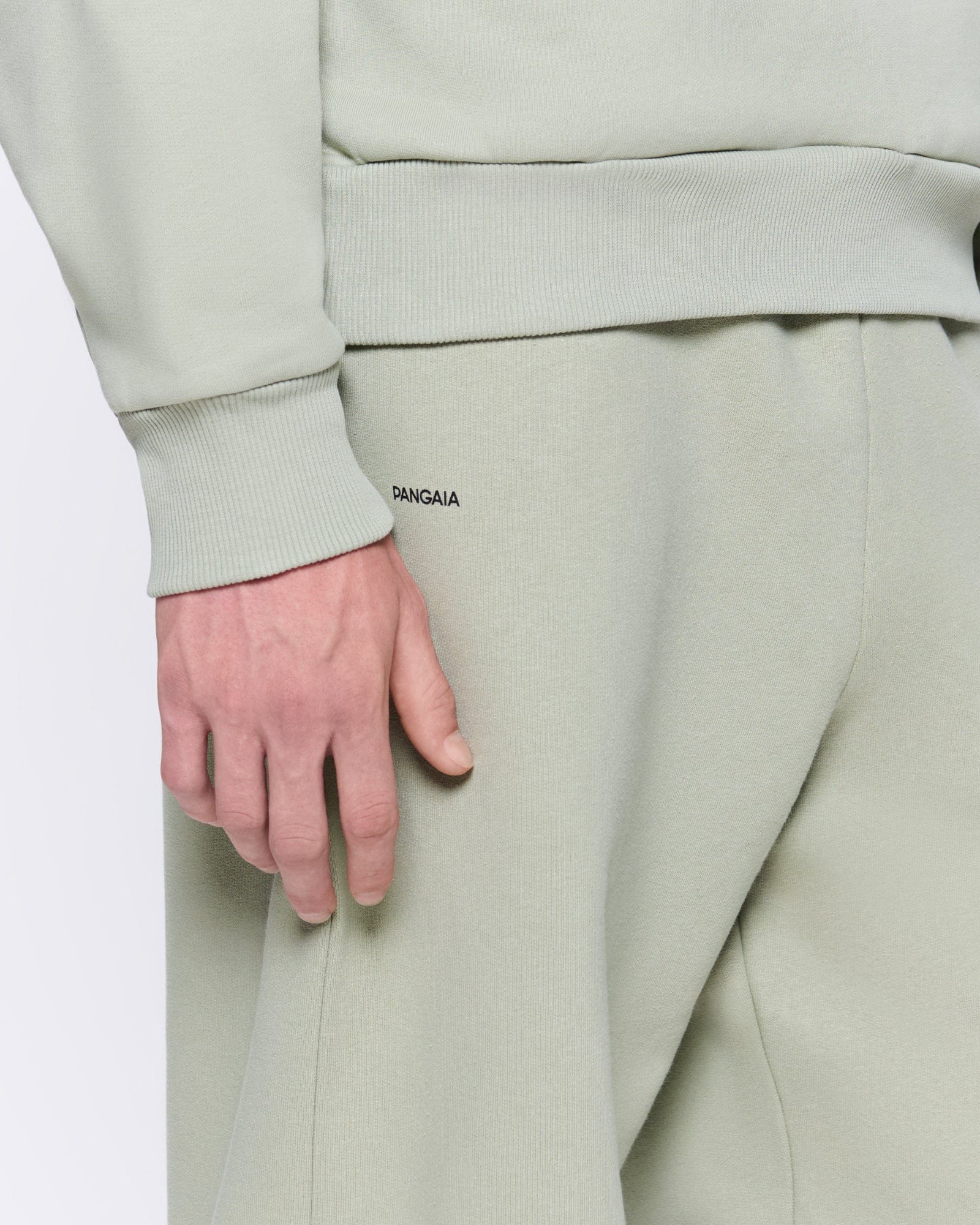 DNA_BARREL-LEG_TRACK_PANTS_MOSS_GREEN_MENS_DETAIL