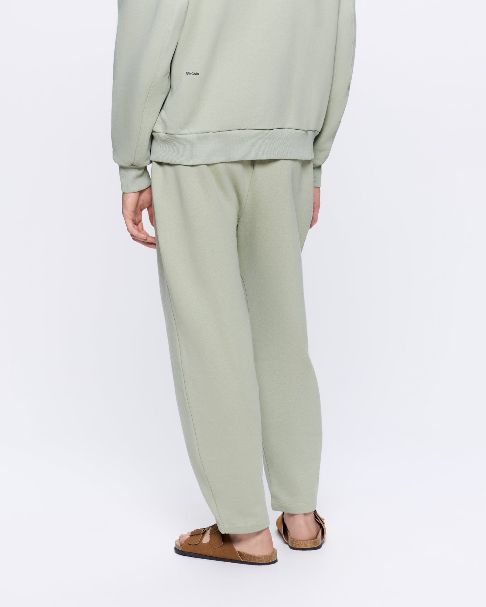 DNA_BARREL-LEG_TRACK_PANTS_MOSS_GREEN_MENS_DETAIL2