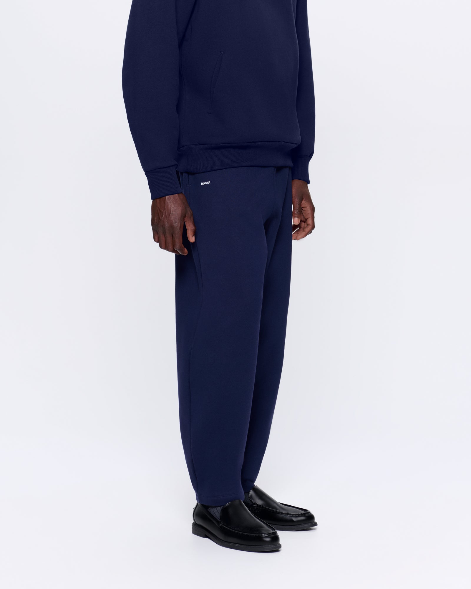 DNA_BARREL-LEG_TRACK_PANTS_NAVY_MENS_FRONT