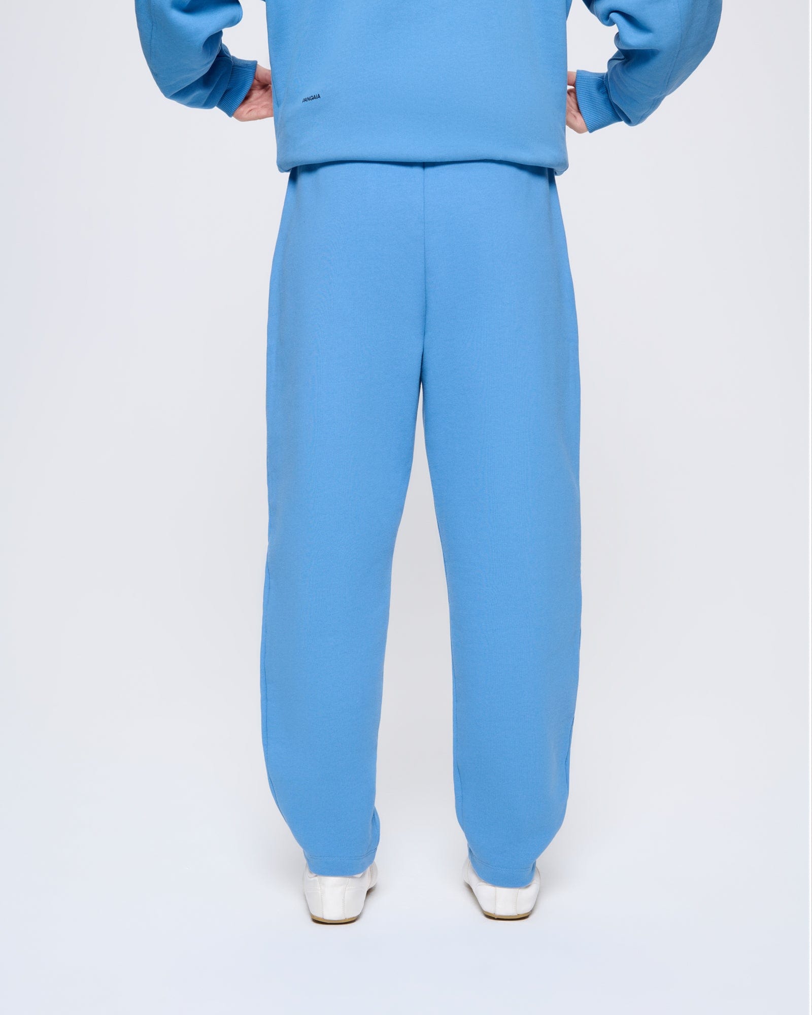 DNA_BARRELL-LEG-TRACK-PANTS_SUMMIT-BLUE_WOMENS_BACK