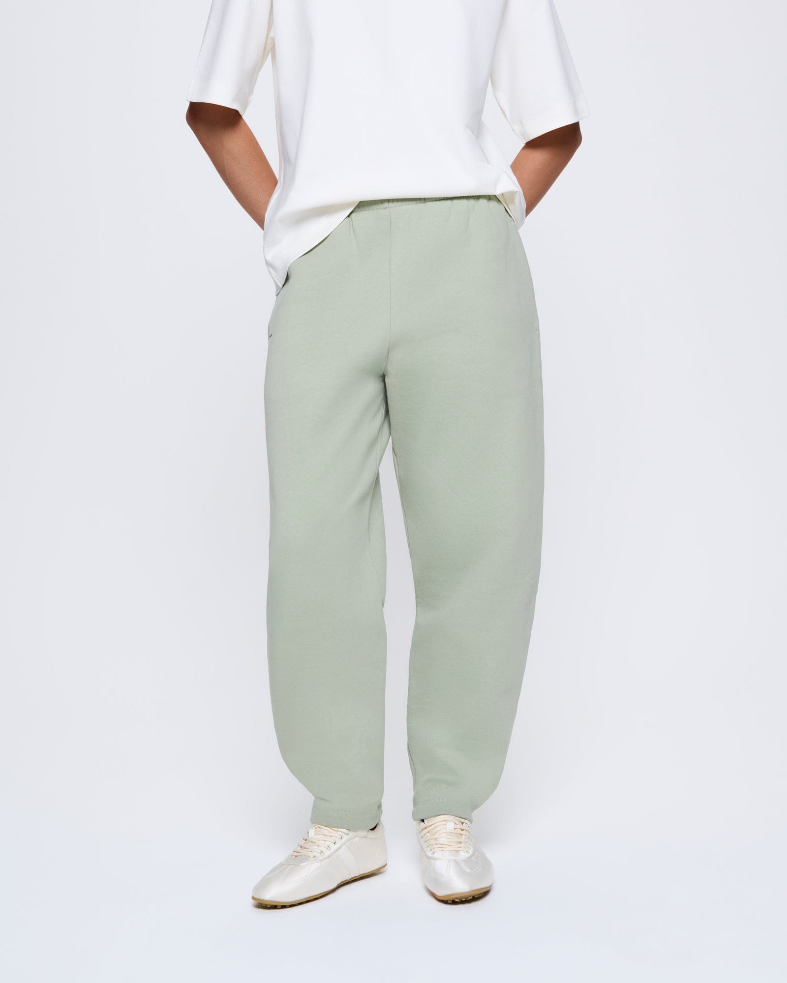 DNA_BARREL_LEG_TRACK_PANTS_MOSS-GREEN_WOMENS_FRONT