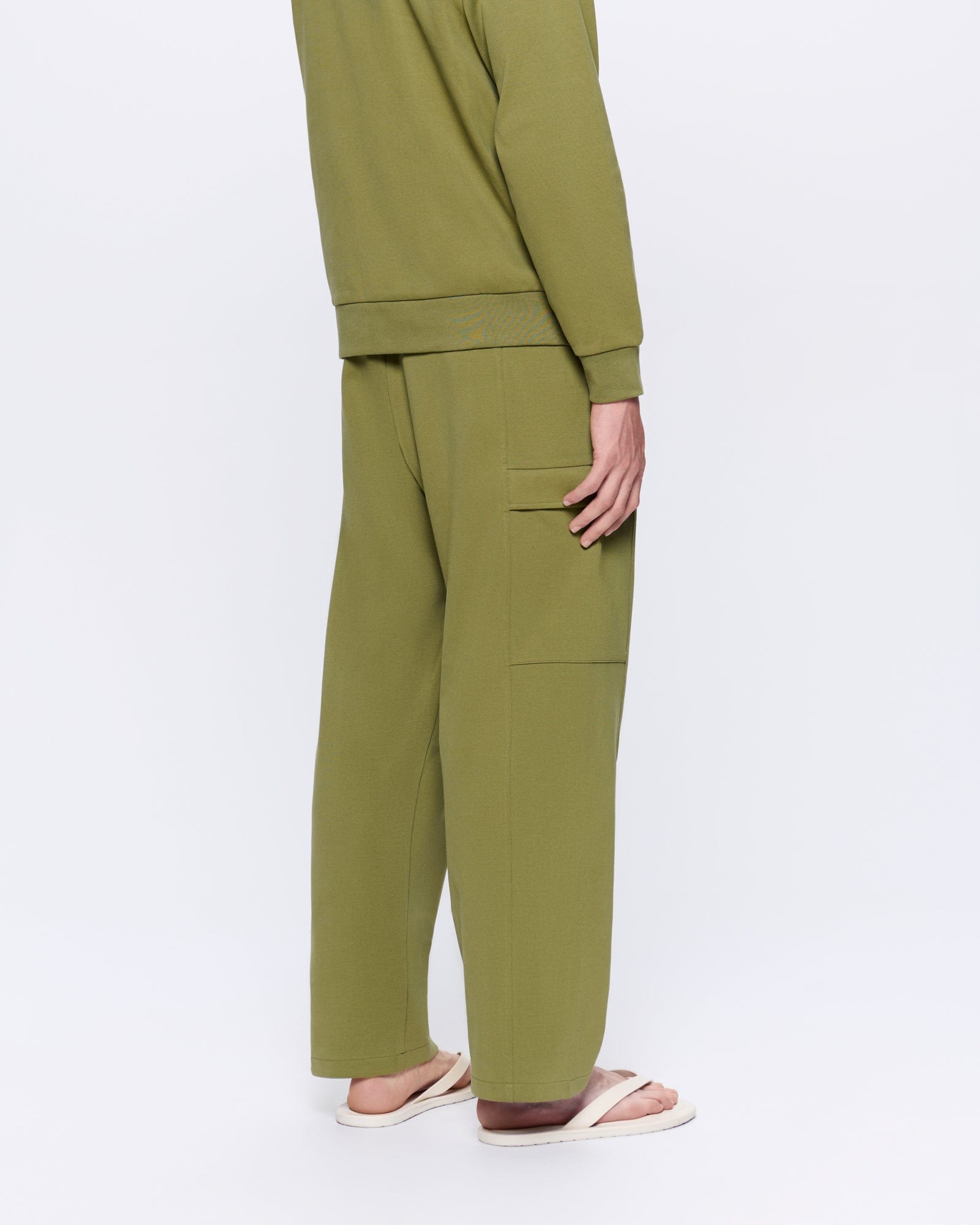 DNA_DOUBLE_JERSEY_CARGO_TROUSERS_HIGHLAND_GREEN_MENS_BACK