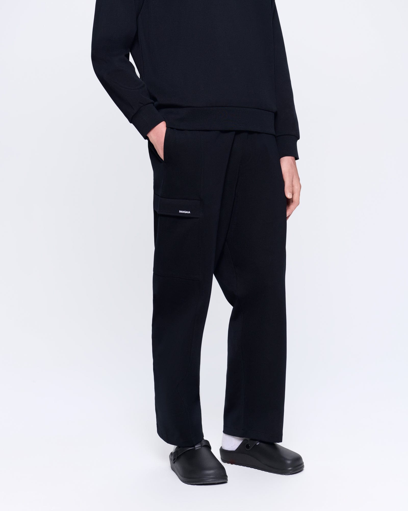 DNA_DOUBLE_JERSEY_CARGO_TROUSER_BLACK_MENS_FRONT