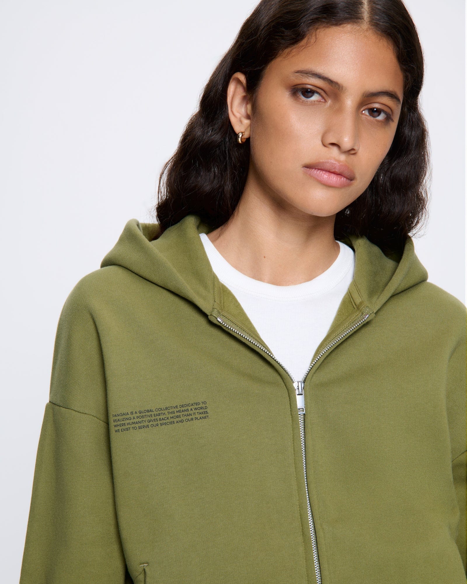 DNA_HEAVYWEIGHT-ZIPPED-HOODIE_HIGHLAND-GREEN_WOMENS_DETAIL