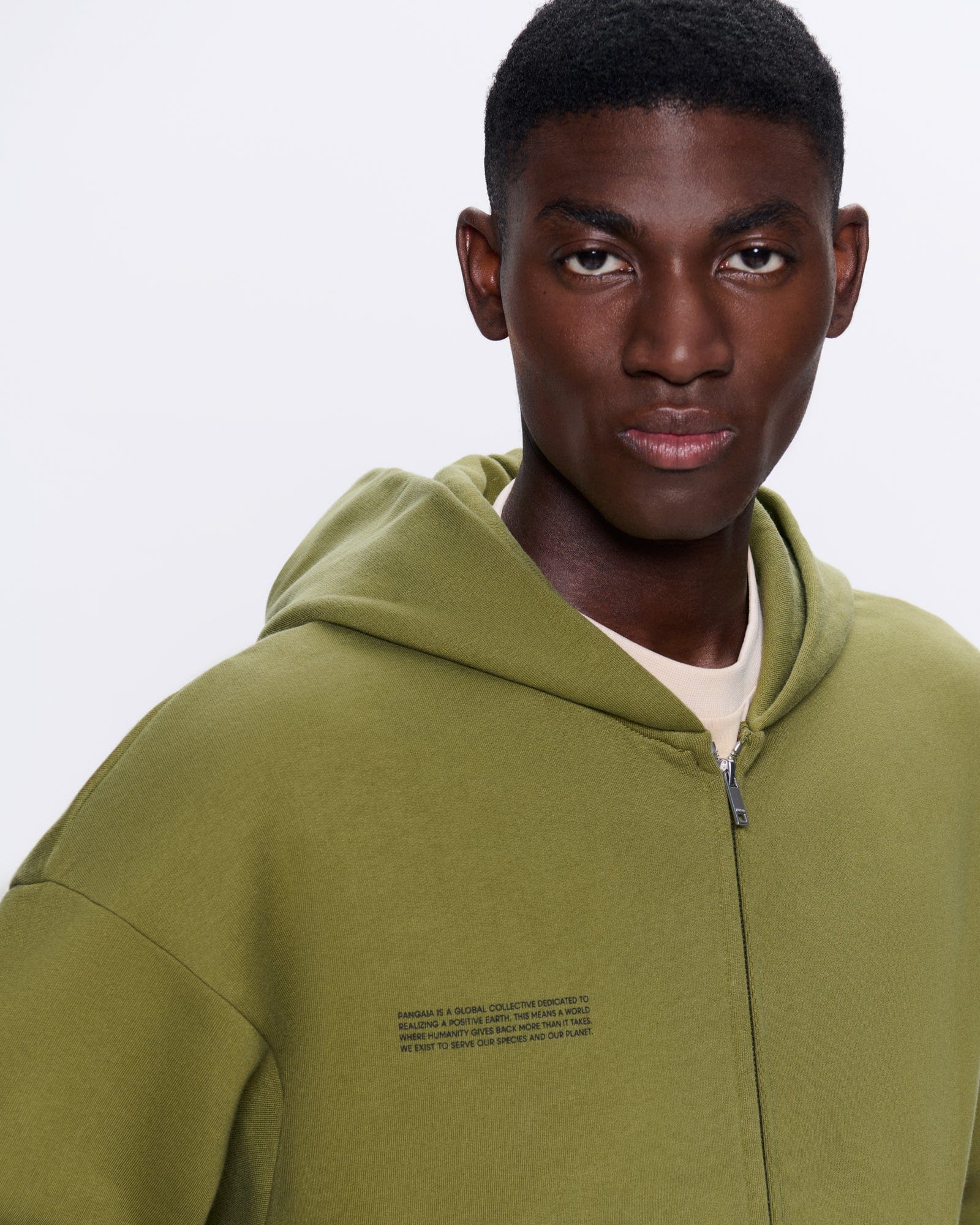 DNA_HEAVYWEIGHT_ZIPPED_HOODIE_HIGHLAND_GREEN_MENS_DETAIL