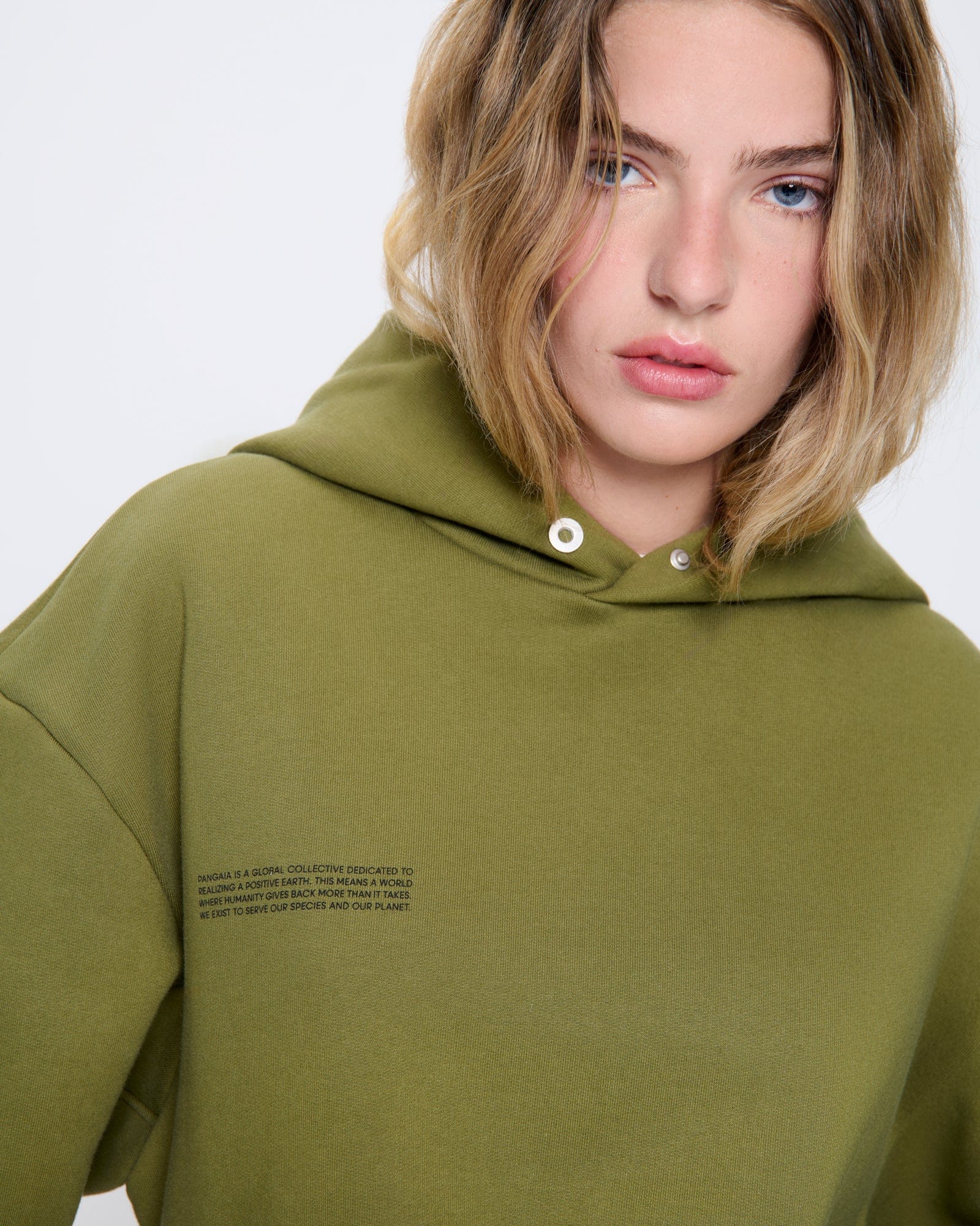DNA_HOODIE_HIGHLAND-GREEN_WOMENS_DETAIL