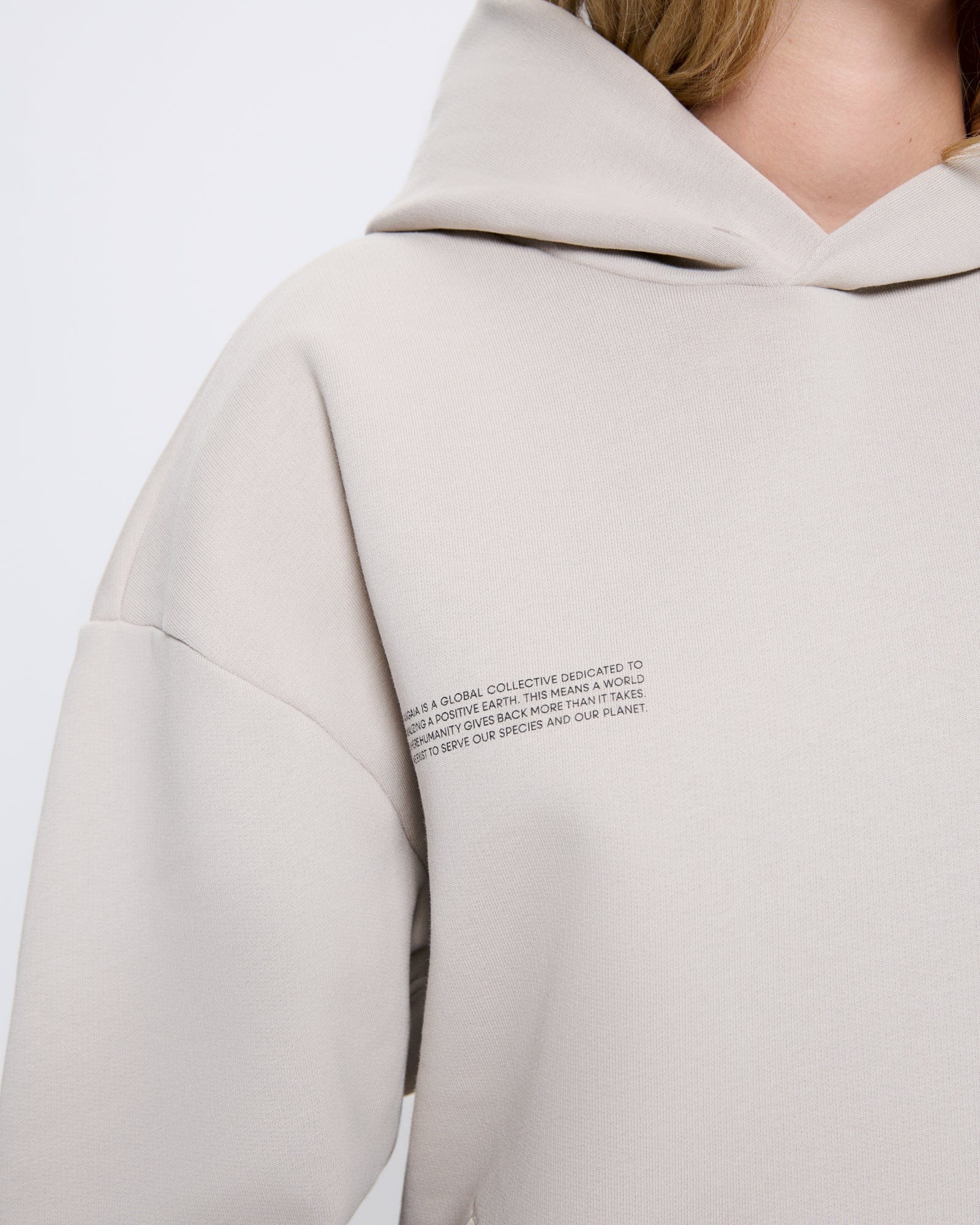 DNA_HOODIE_STONE_WOMENS_DETAIL