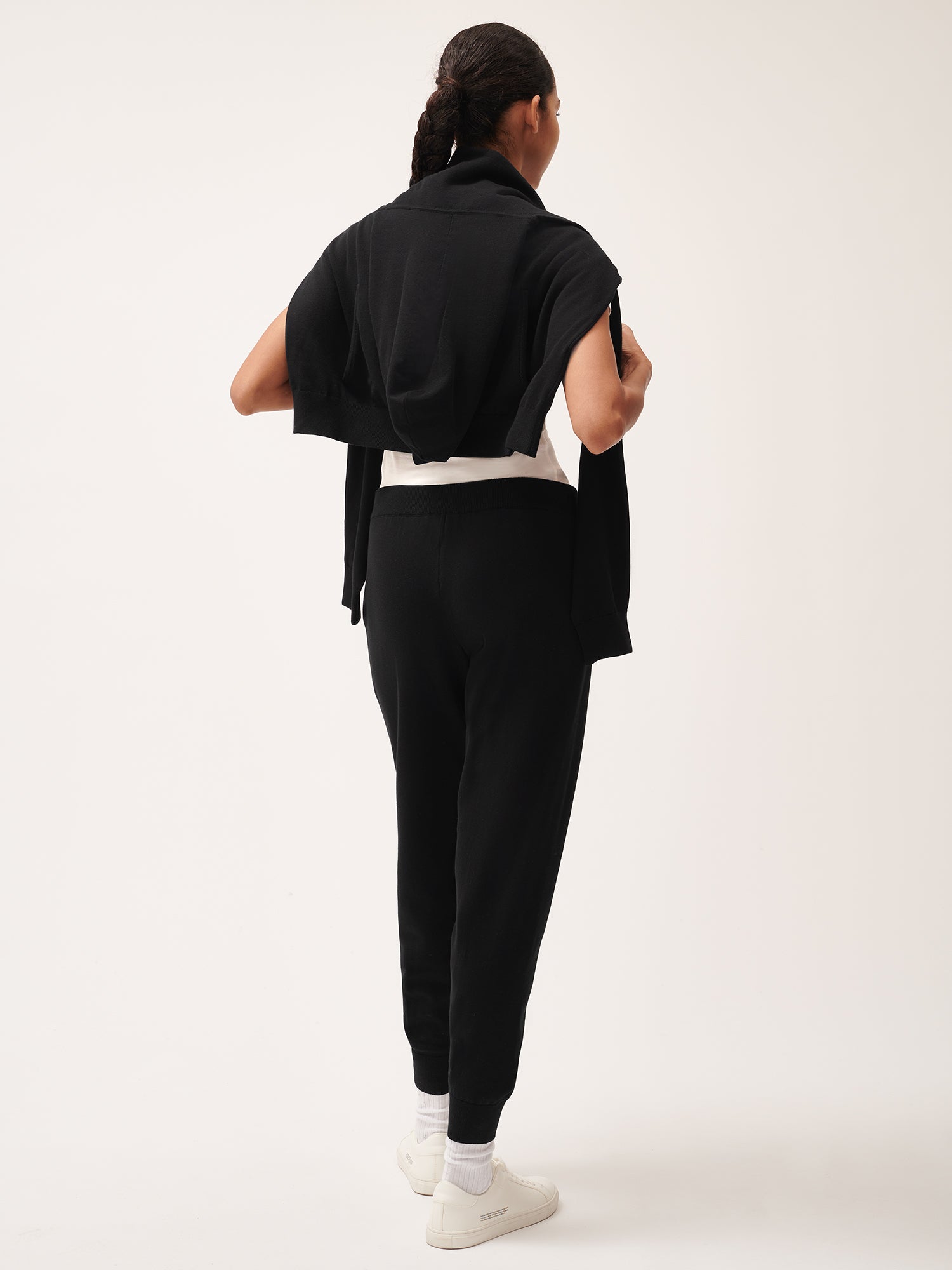 DNA_Knitted_Track_Pants_Black_female-2