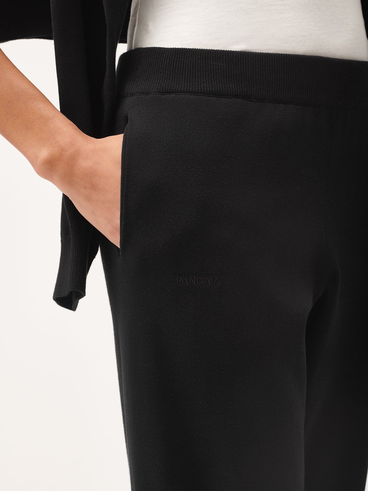 DNA_Knitted_Track_Pants_Black_female-3