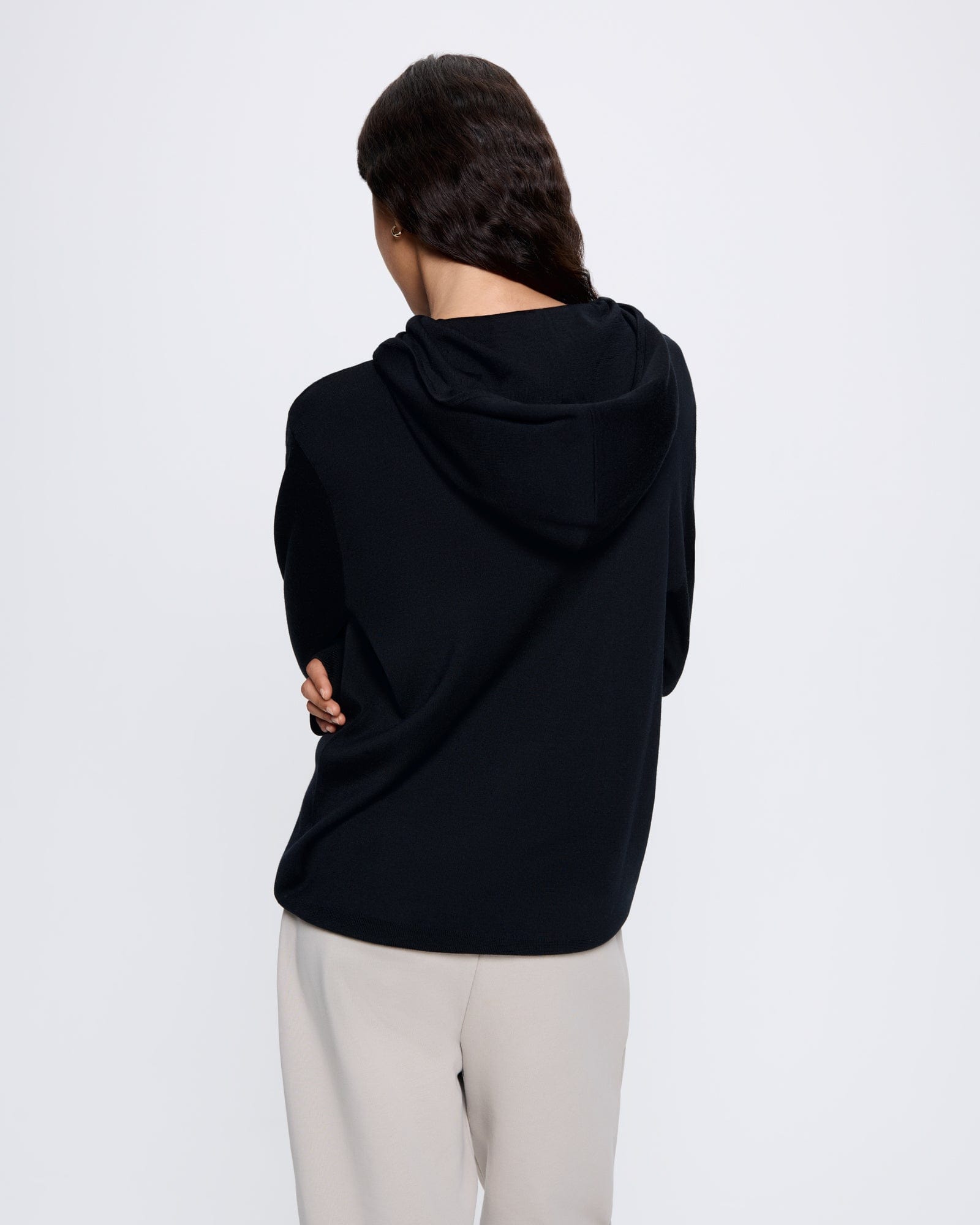 DNA_MERINO-WOOL_HOODIE_BLACK_WOMENS_DETAIL