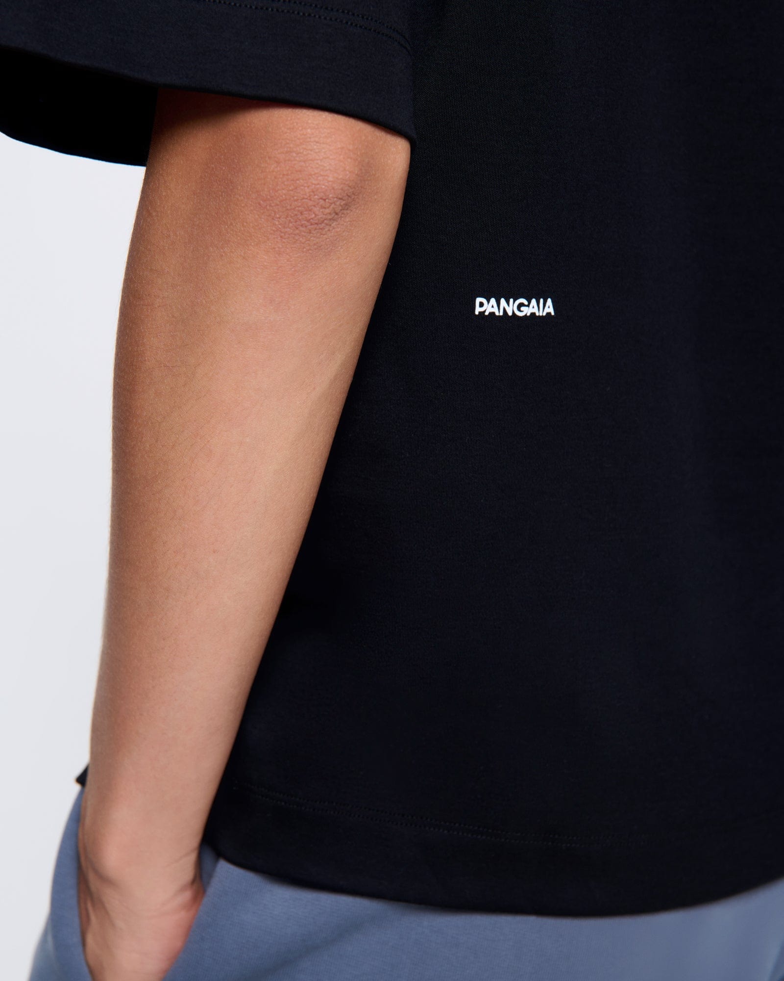 DNA_OVERSIZED-T-SHIRT_BLACK_WOMENS_DETAIL
