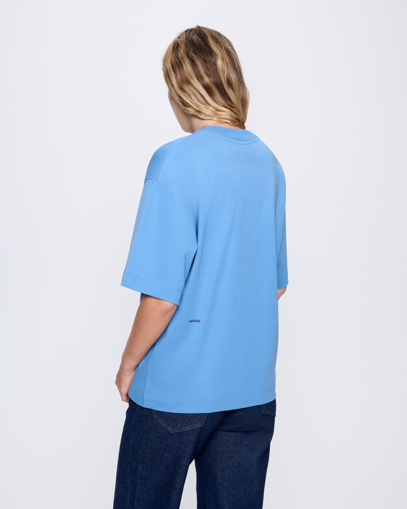 DNA_OVERSIZED-T-SHIRT_SUMMIT-BLUE_WOMENS_DETAIL