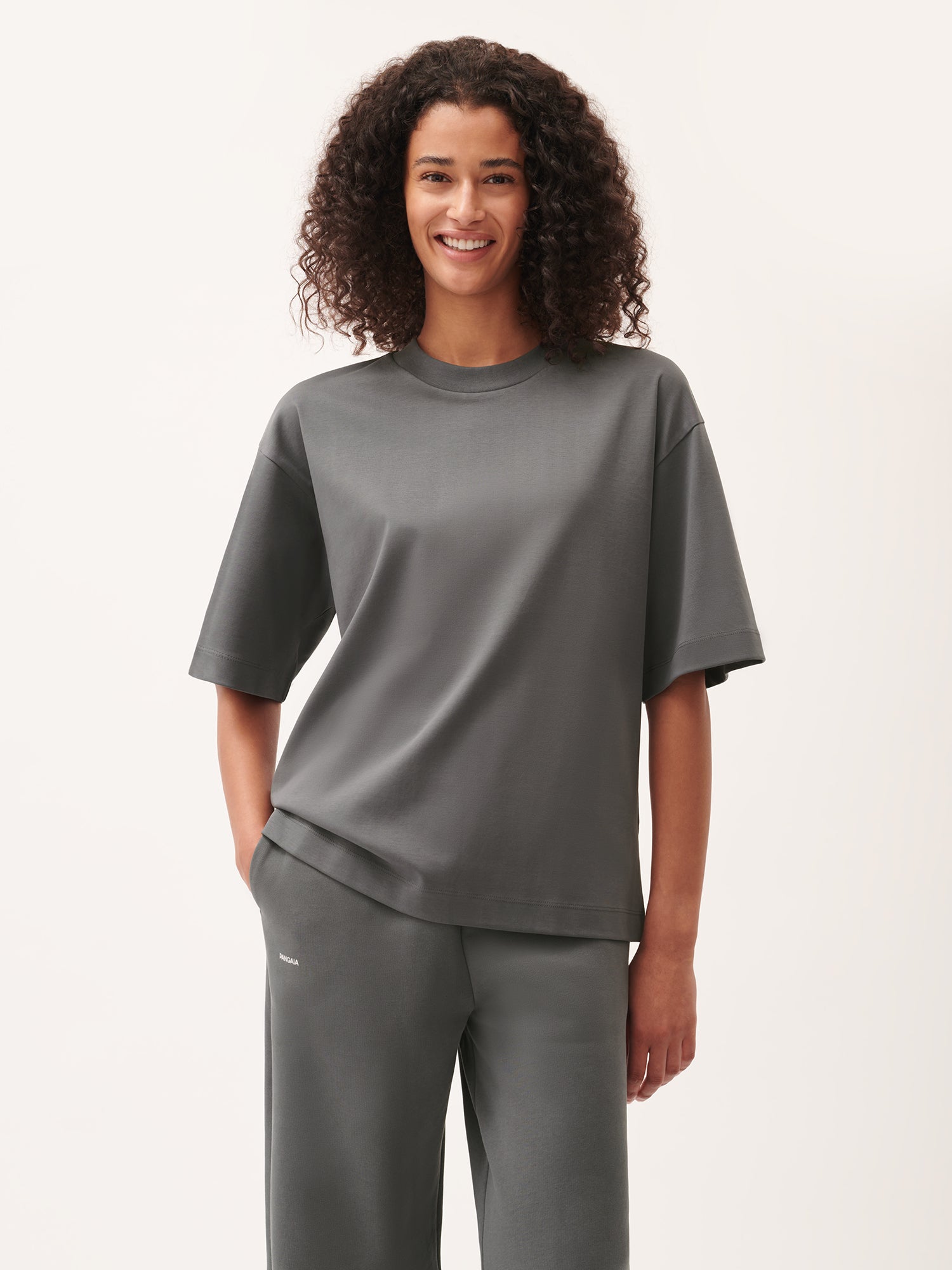 DNA_Oversized_T-Shirt_Atmosphere_Grey_female-1