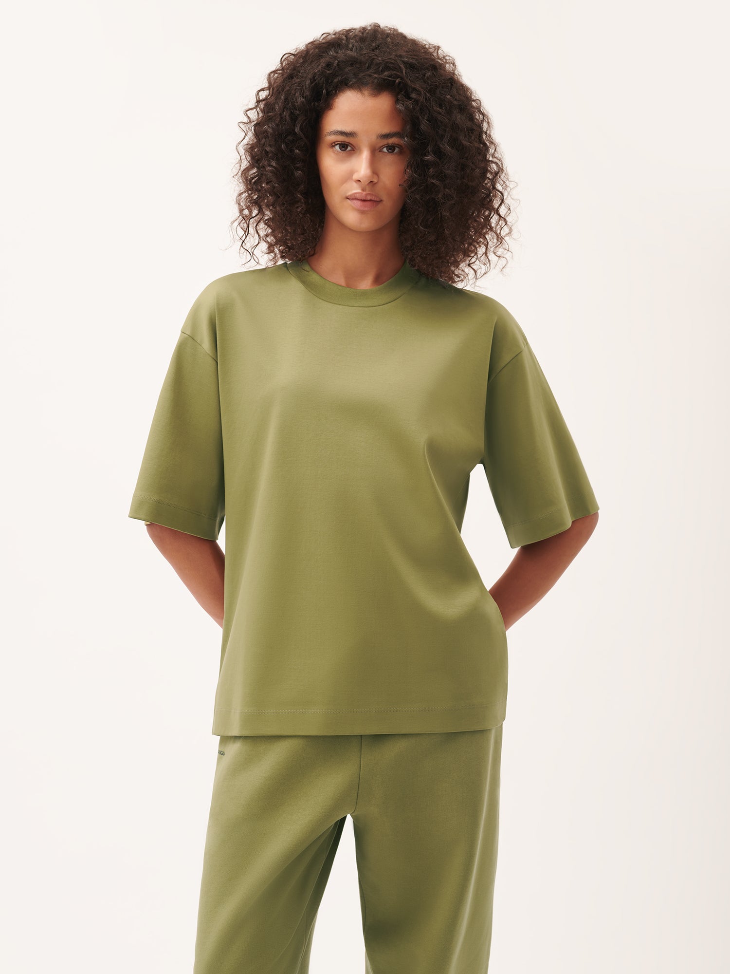 DNA_Oversized_T-Shirt_Highland_Green_female-1