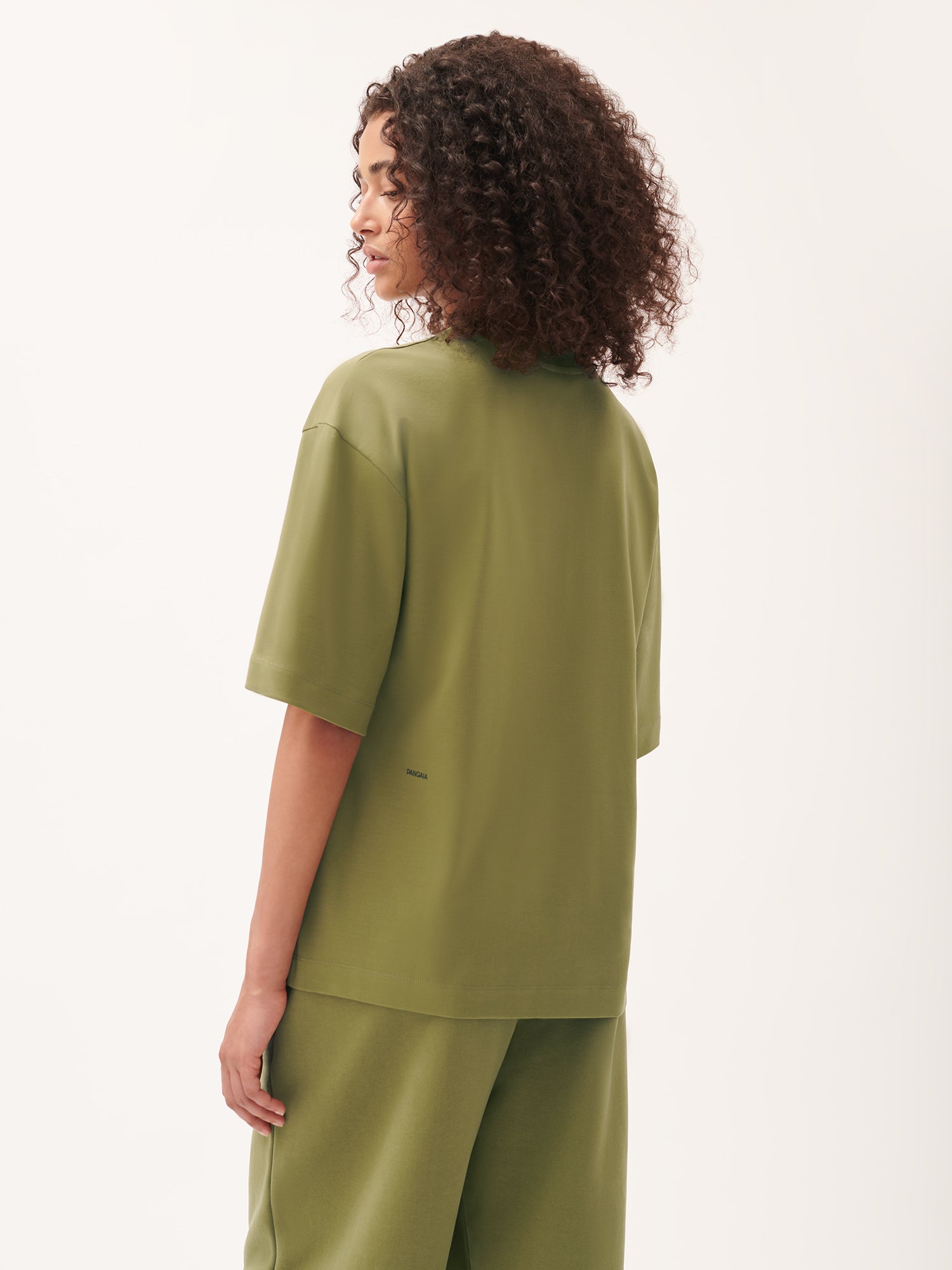 DNA_Oversized_T-Shirt_Highland_Green_female-2