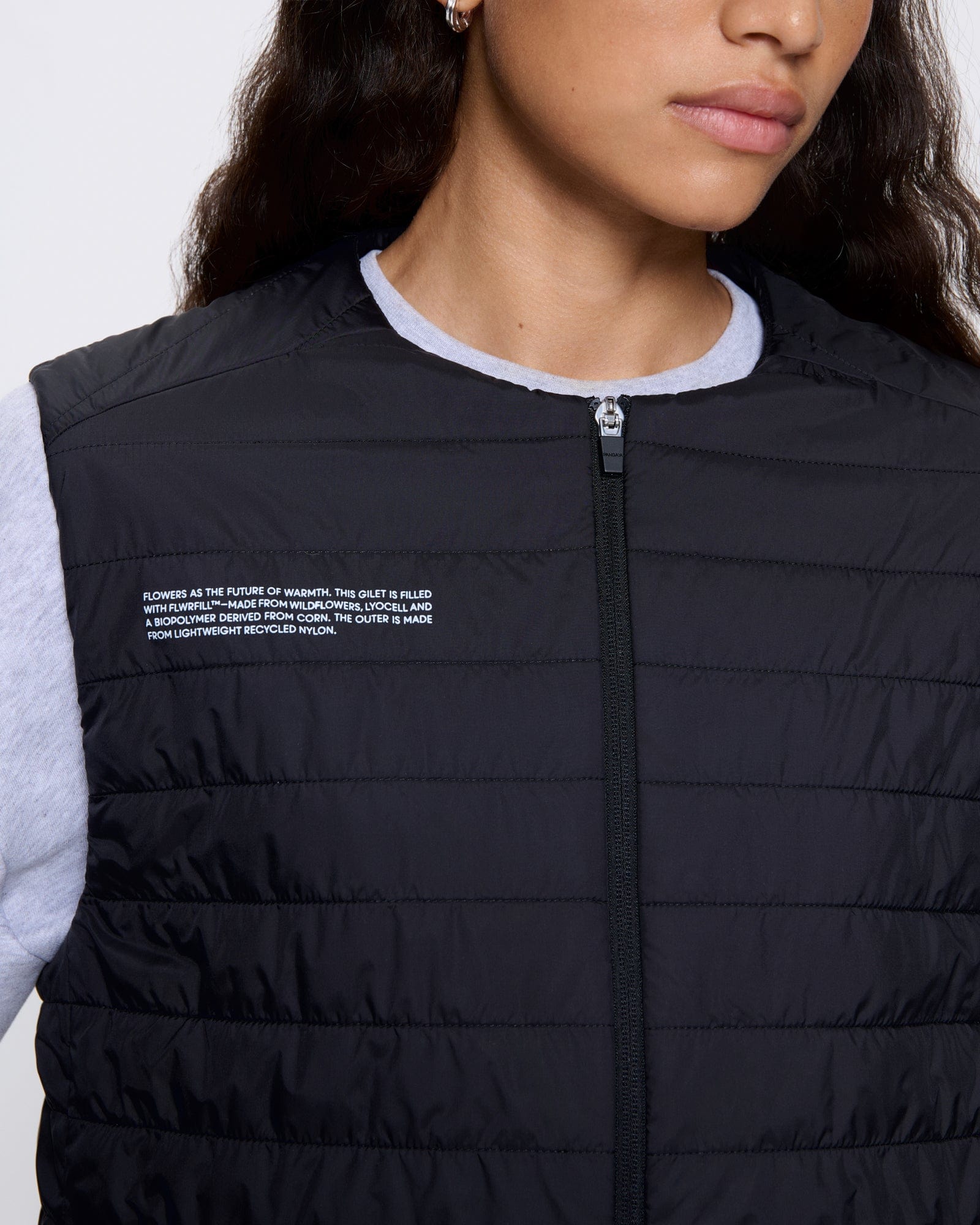 FLOWER-WARMTH_LITE_GILET_BLACK_WOMENS_DETAIL