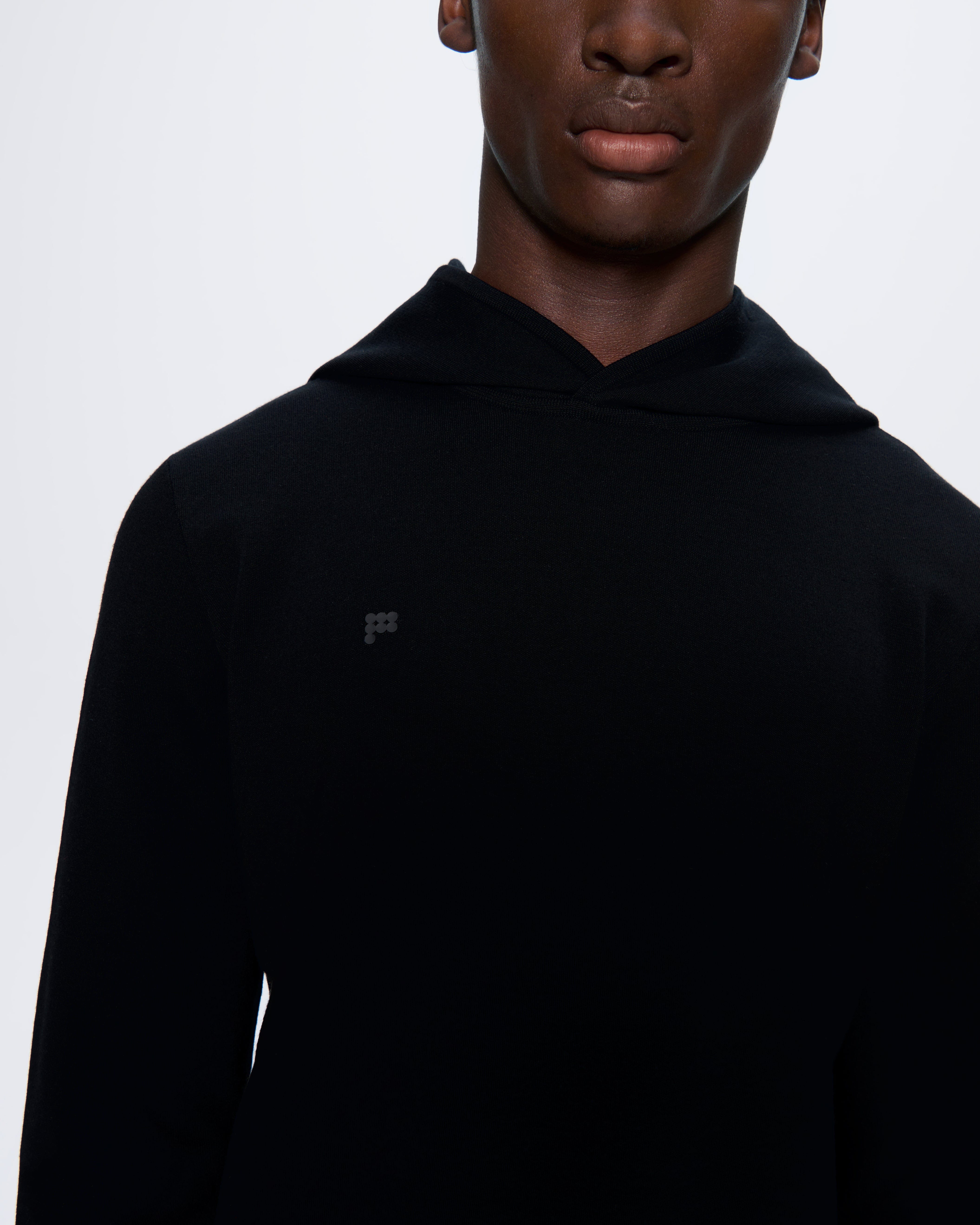 RECYCLED_MERINO_HOODIE_BLACK_MENS_DETAIL