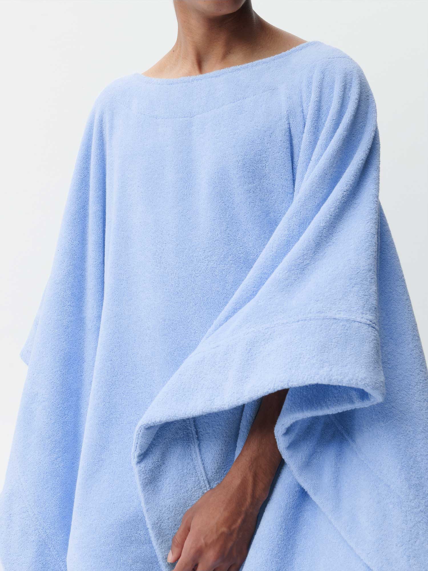 Robert-Rabensteiner-Towelling-Poncho-French-Riviera-Blue-Male-3