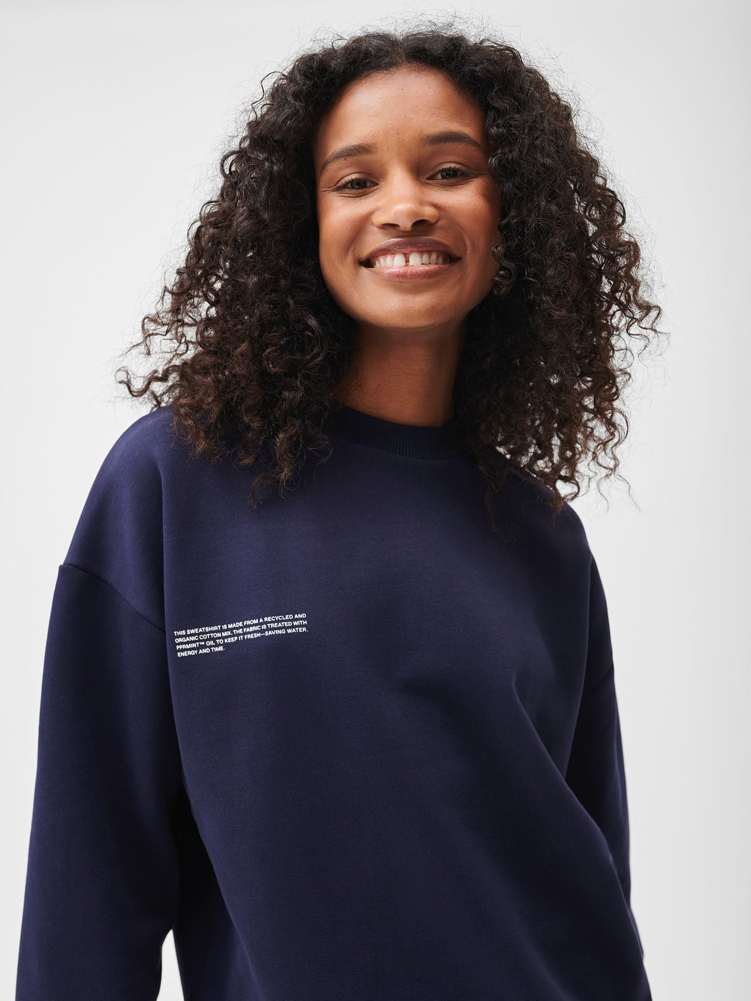 Signature-Sweatshirt-Navy-Model-Female-5