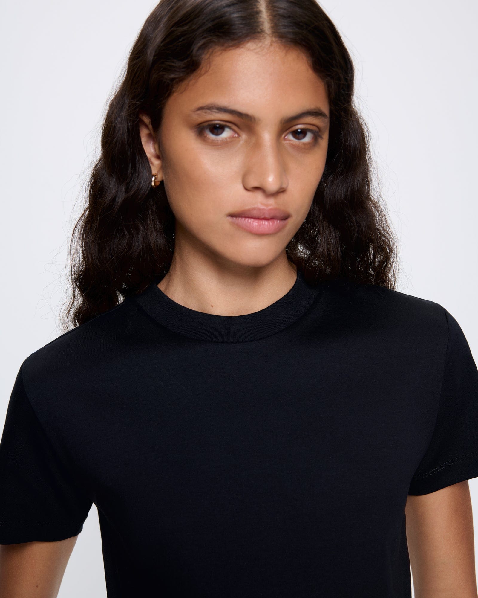 WOMENS_DNA-T-SHIRT_BLACK_WOMENS_DETAIL